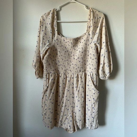 American Eagle Outfitters American Eagle Boho Ivory and Blue Floral Romper Size 32" / US 10 / IT 46 - 1 Thumbnail