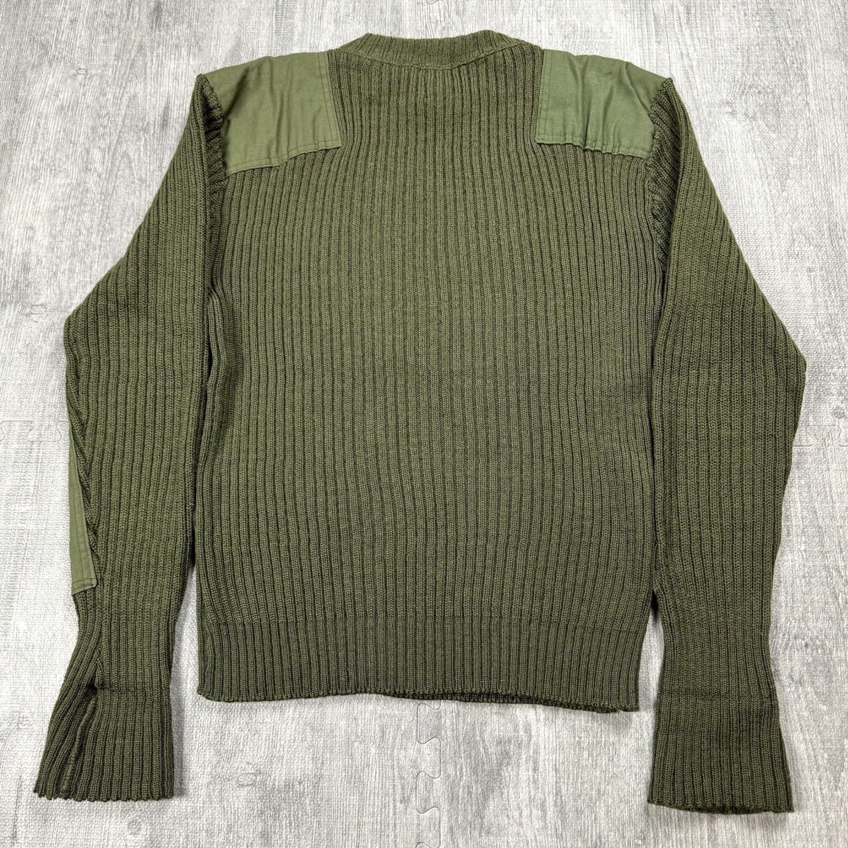 Olive VINTAGE Mitts Nitts Inc. MILITARY US MARINES Olive Green 80s Crew Neck Sweater Pullover Knit L Wool Men Size L Green 80s Marines Mens Sweater Size US L / EU 52-54 / 3 - 6 Thumbnail