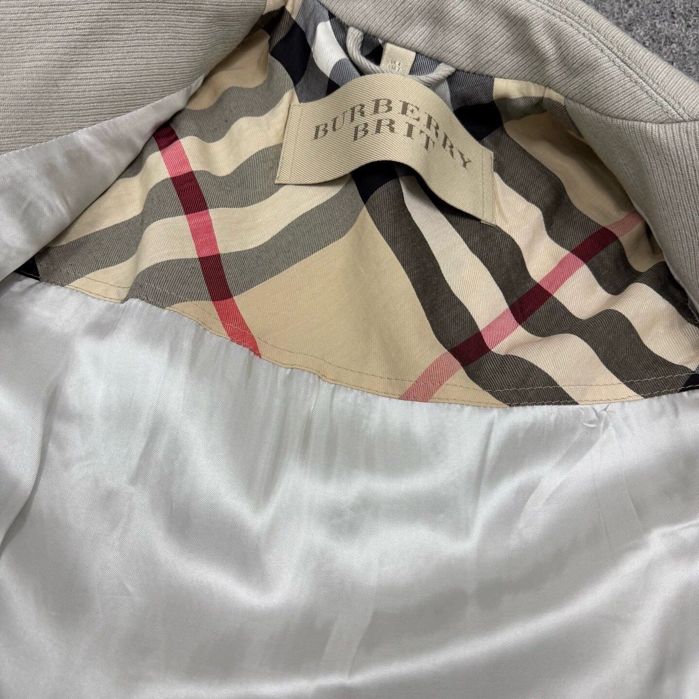 Burberry Burberry UK4 light gray lining check wool short coat 99 new Size XS / US 0-2 / IT 36-38 - 3 Thumbnail