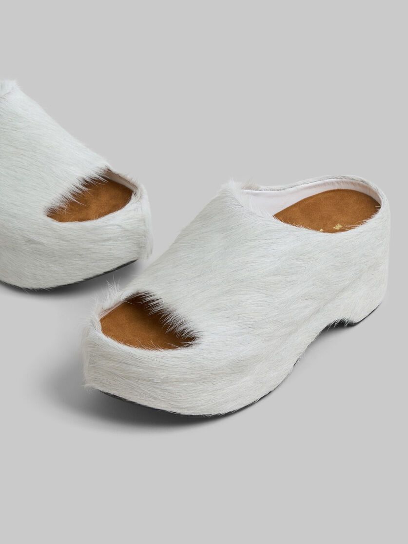 Marni o1w1db11125 Long Hair Chunky Clog Slide Sandals in White Size US 7 / IT 37 - 5 Thumbnail