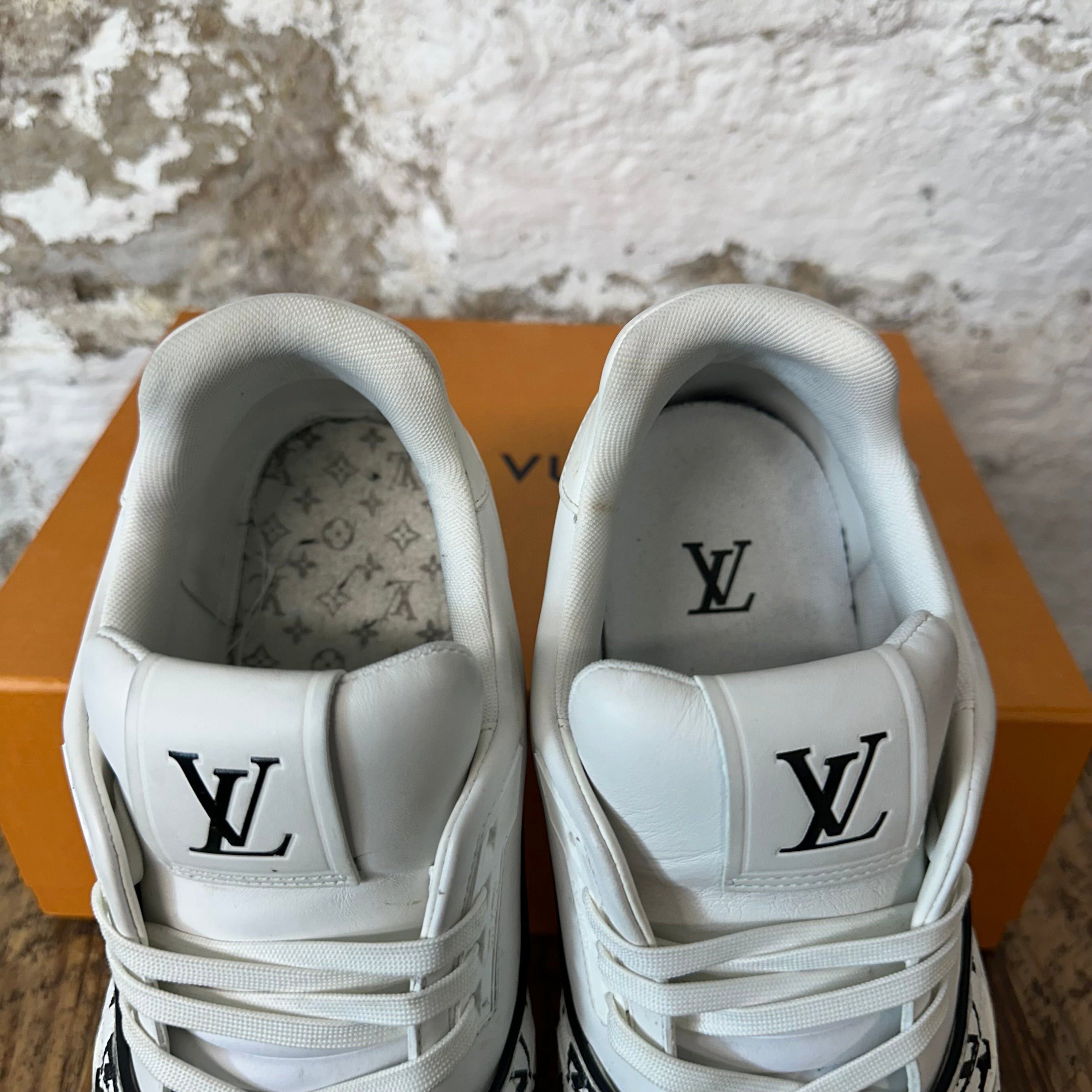 Louis Vuitton Louis Vuitton Monogram White Trainer Sneaker Sz 12 (10.5LV) Size US 12 / EU 45 - 4 Thumbnail