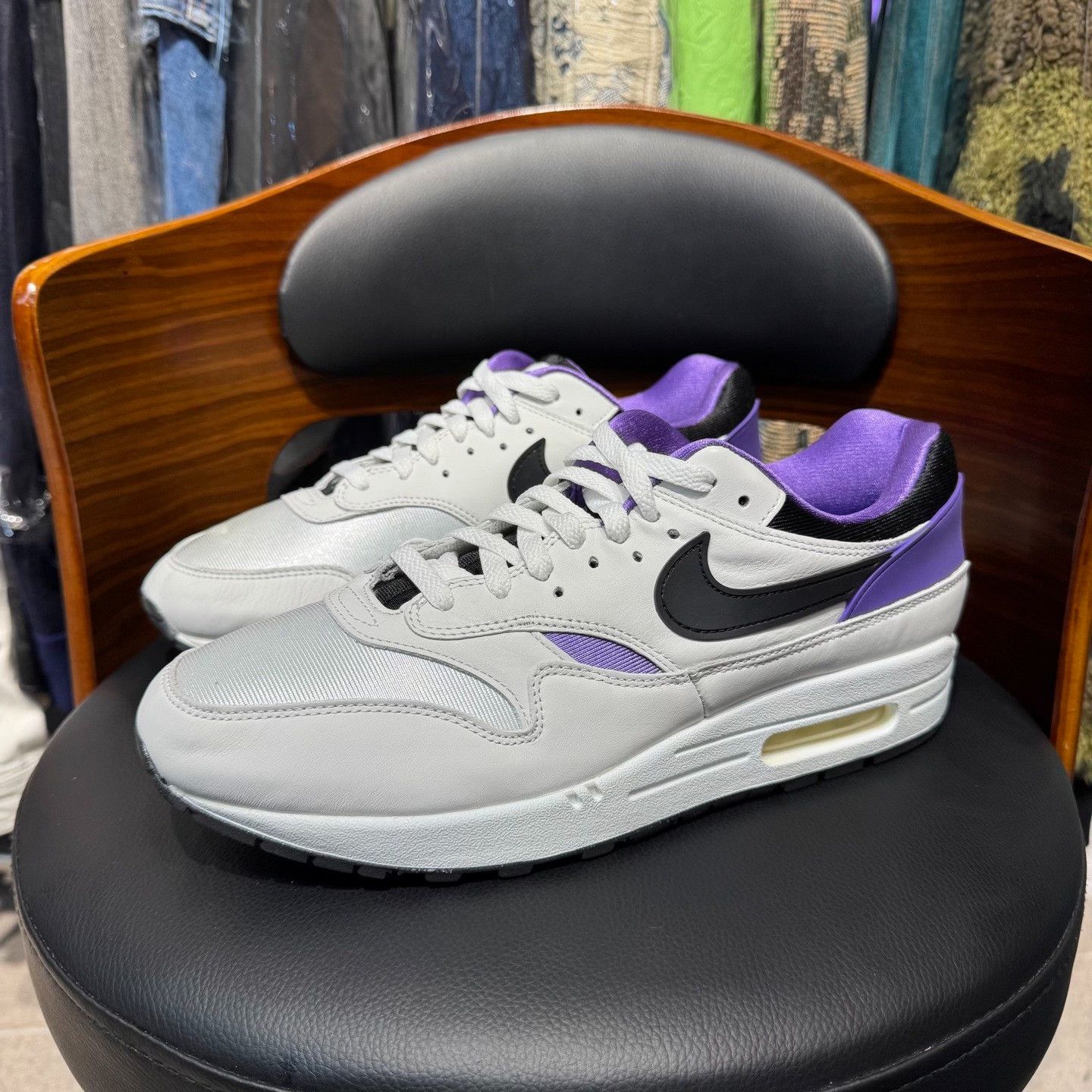Nike Nike MAX1 White Lowtop Sneakers 11 Men Size US 11 / EU 44 - 1 Thumbnail