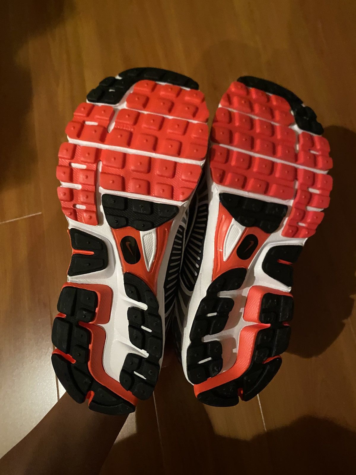Nike Nike Vomero Red Size US 8 / EU 41 - 4 Thumbnail