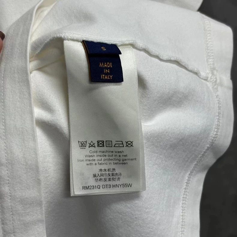 Louis Vuitton louis vuitton White embossed logo short sleeve 2502-Nextarr Size US S / EU 44-46 / 1 - 6 Thumbnail