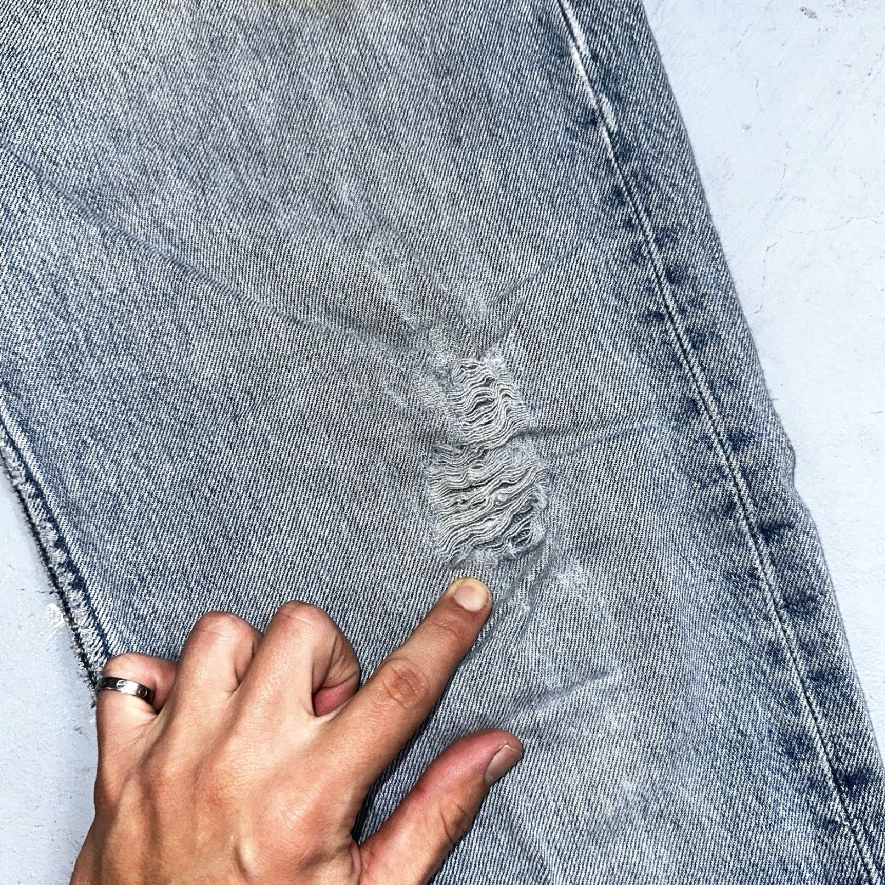Levi's VINTAGE Levi's 501 Jeans Straight 90s 48x34 Light Blue Mens Regular Denim Cotton 501 Series 90s Theme Classic Fit Jeans Official Size US 32 / EU 48 - 2 Thumbnail