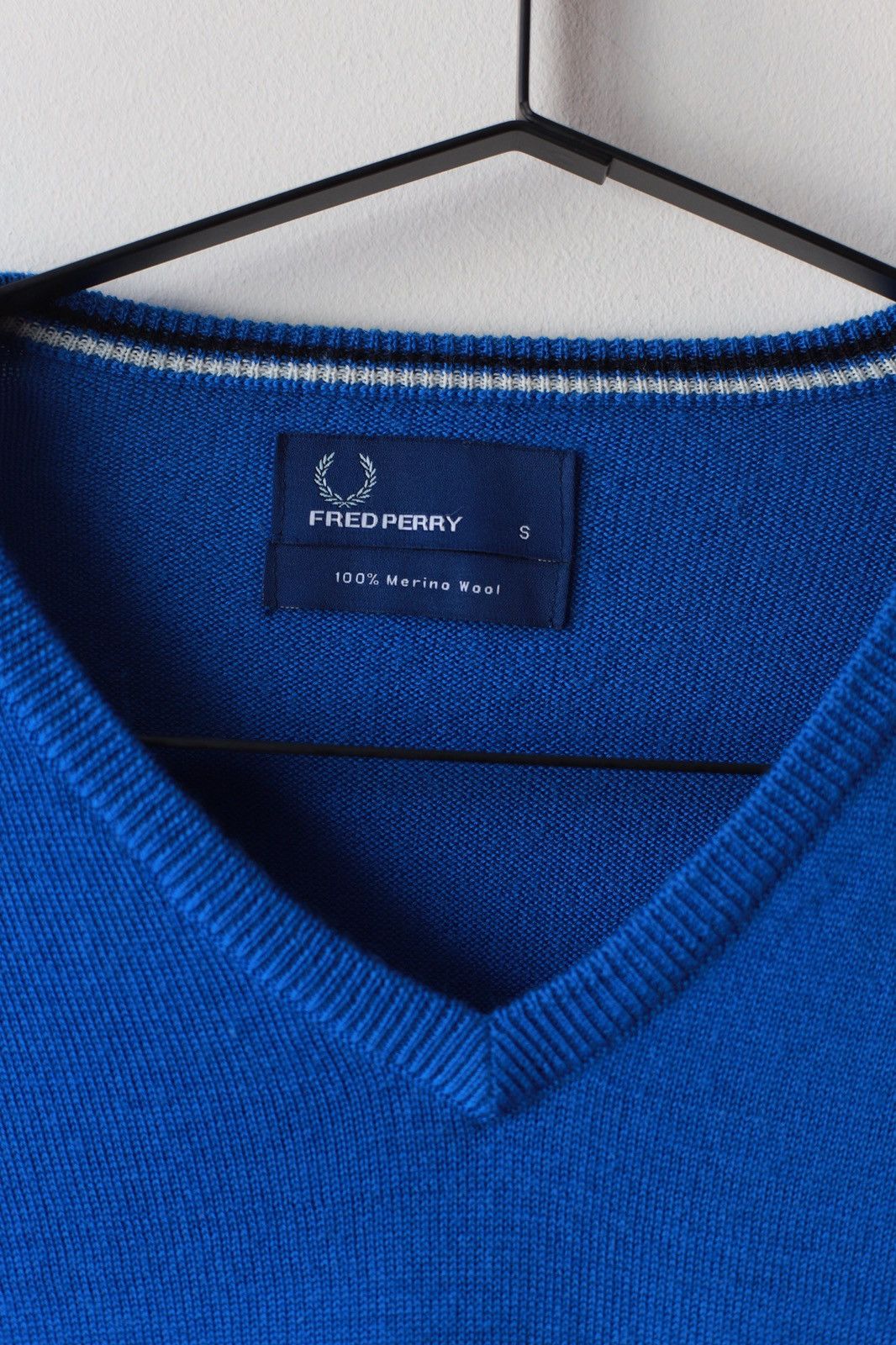 Fred Perry Fred Perry Classic V-Neck Blue Jumper Size US S / EU 44-46 / 1 - 5 Thumbnail