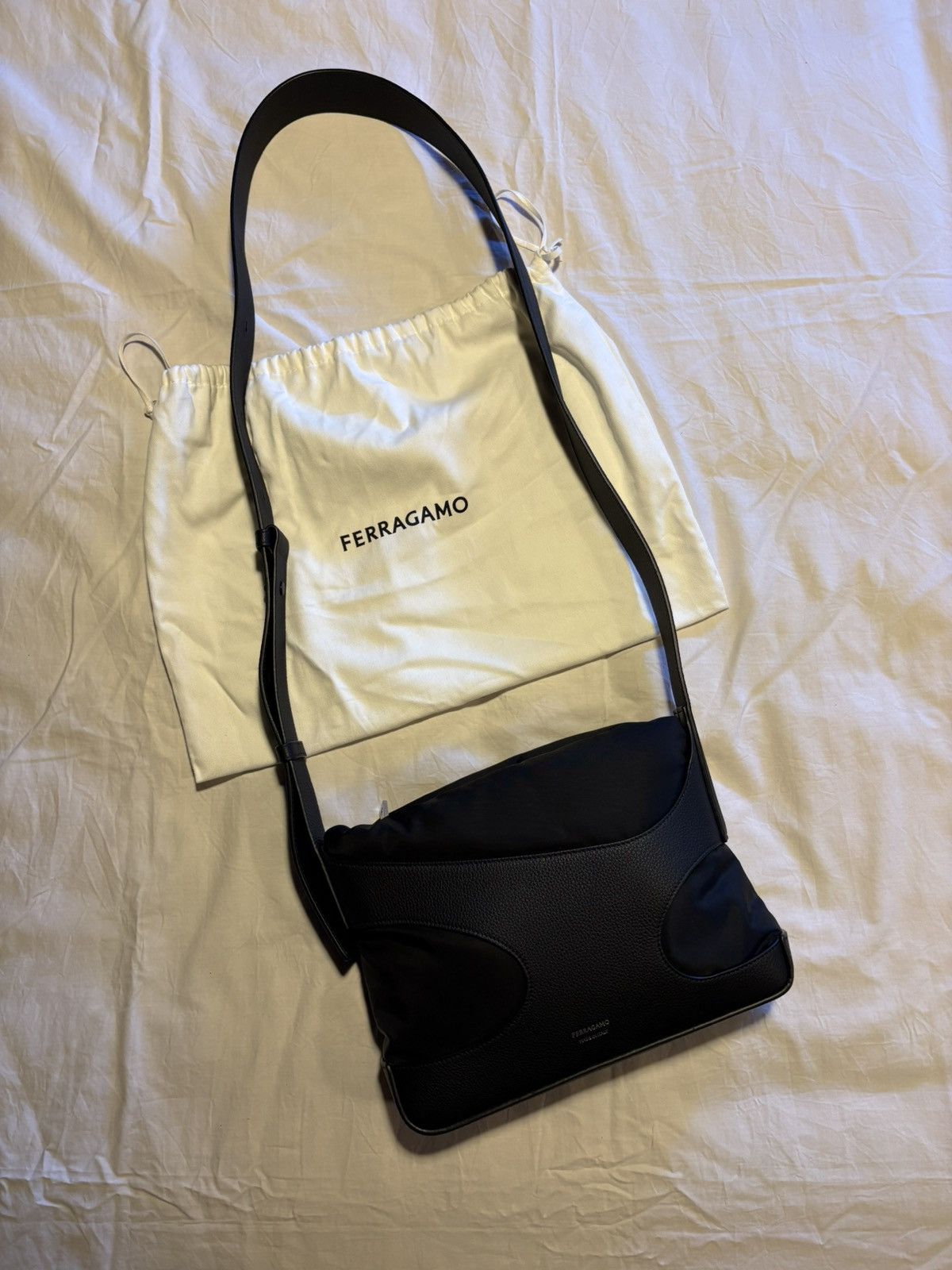 Salvatore Ferragamo Ferragamo cut-out leather/nylon crossbody bag. Size ONE SIZE - 2 Thumbnail