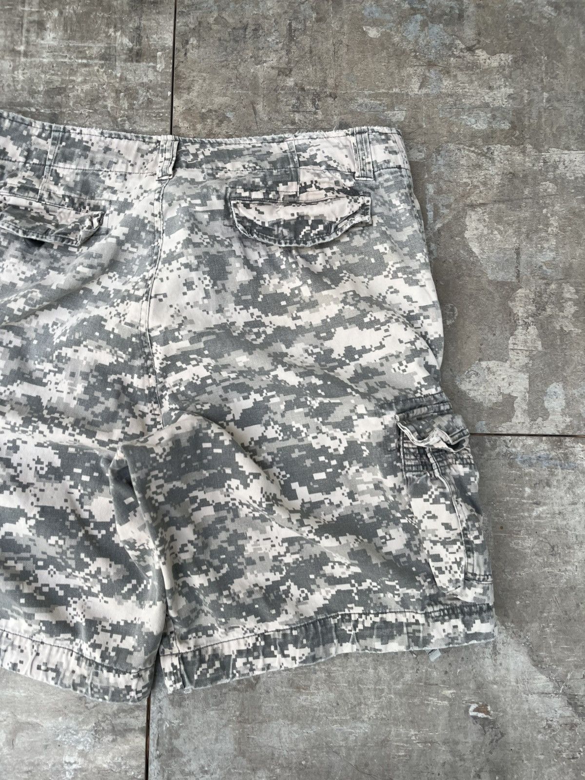 Vintage Vintage Faded Digi Camo Short Thrashed Size US 34 / EU 50 - 11 Thumbnail