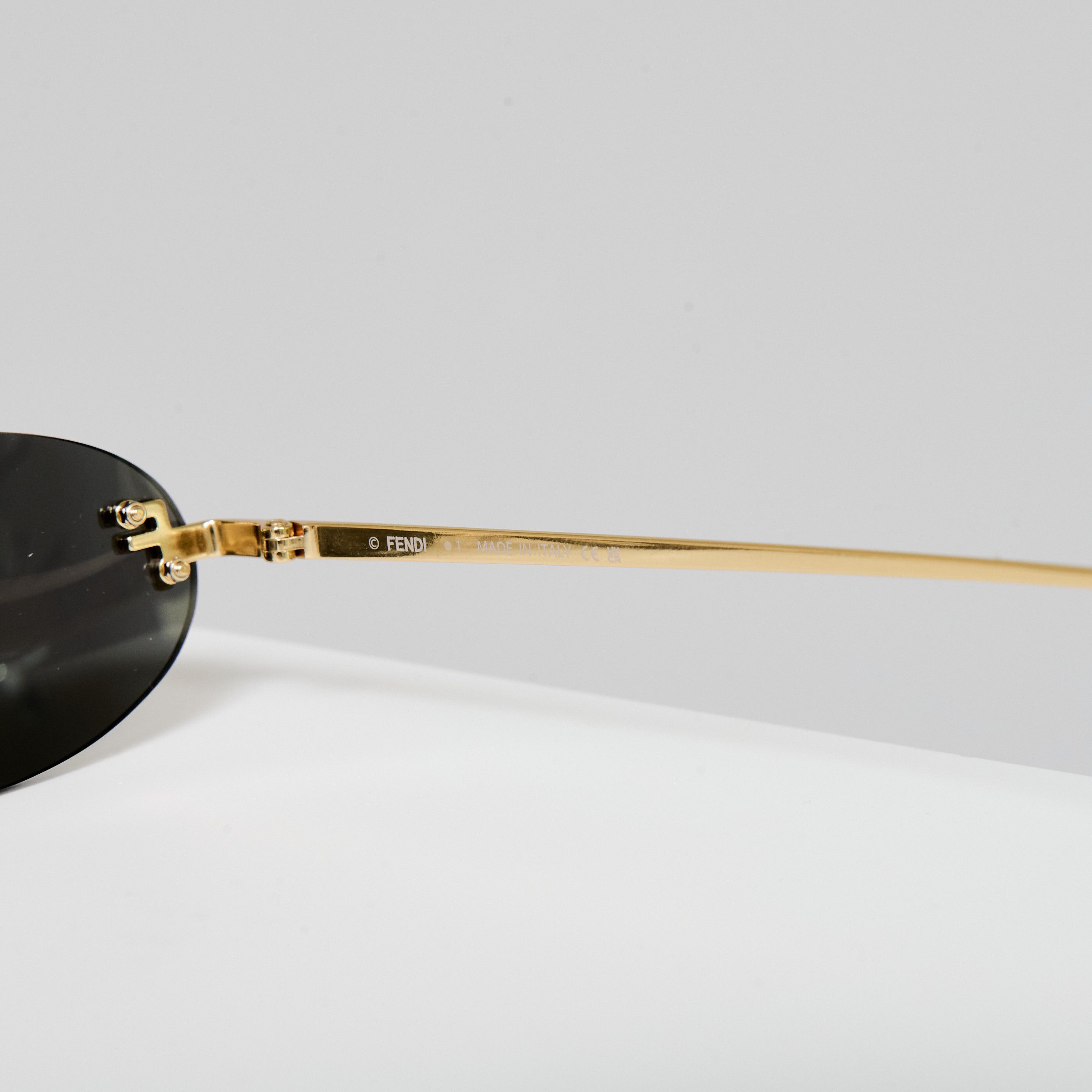 Fendi FENDI FE4075US 30A Sunglasses GOLD Size ONE SIZE - 4 Thumbnail