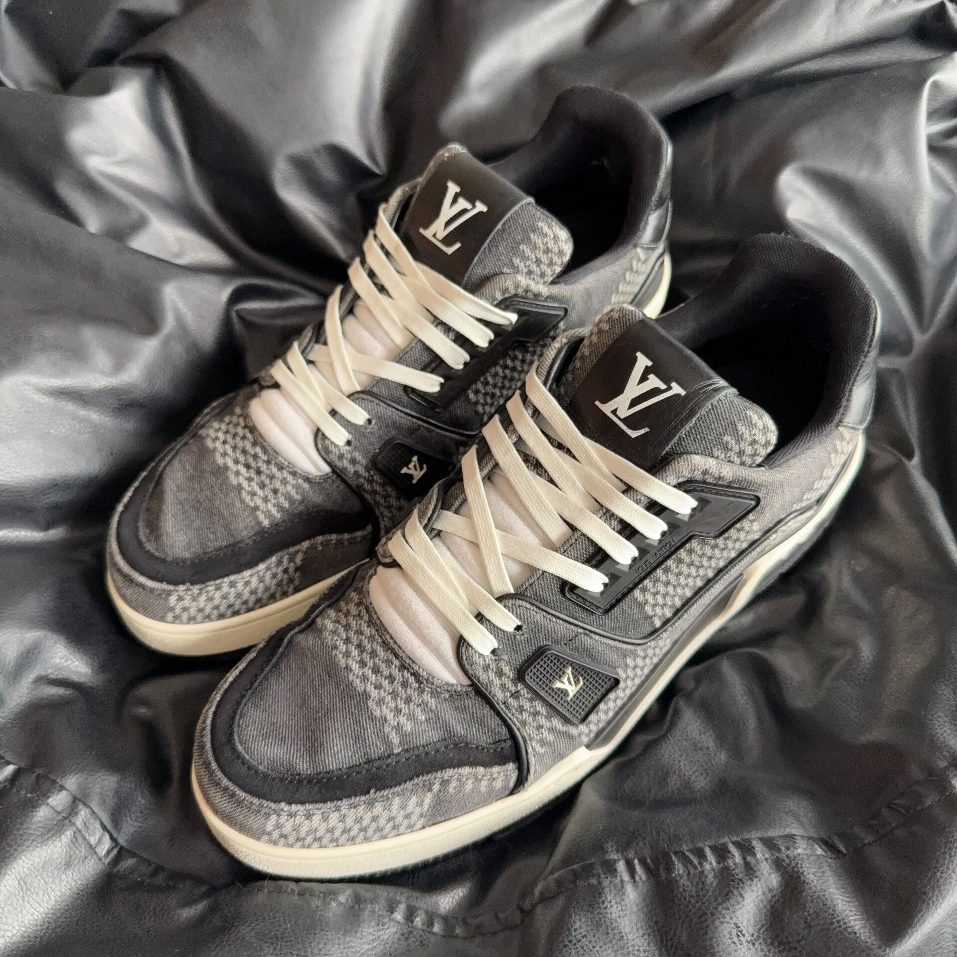 Louis Vuitton Louis Vuitton Training Gray Lowtop Sneakers 8 Men Size US 8 / EU 41 - 1 Thumbnail