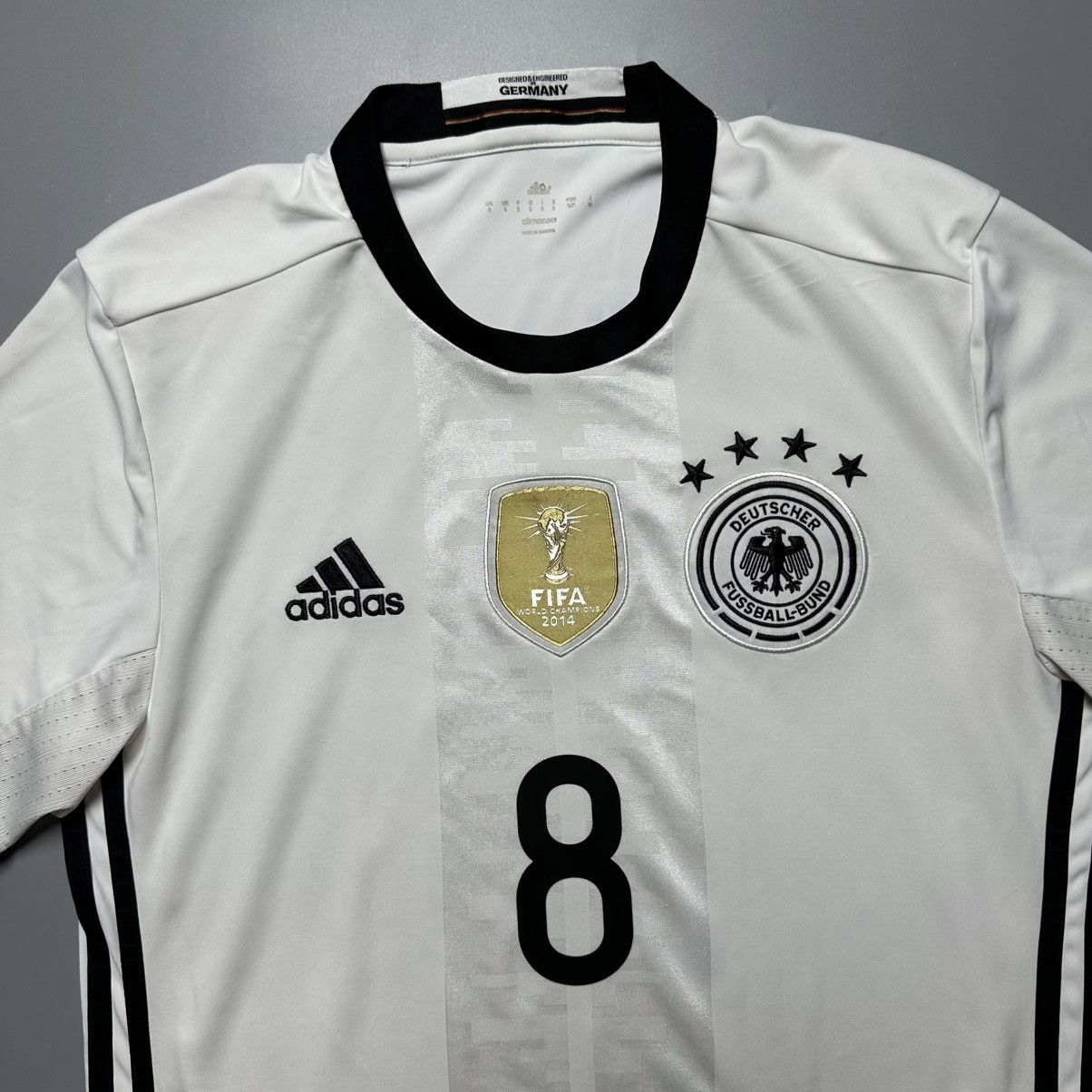 Vintage GERMANY ADIDAS 2016 EURO FOOTBALL SOCCER HOME JERSEY #8 OZIL Size US S / EU 44-46 / 1 - 4 Thumbnail
