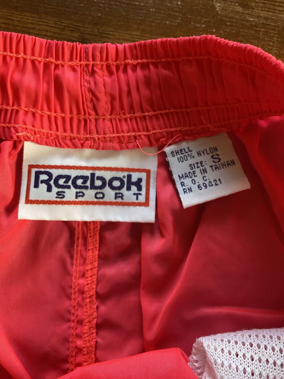 Reebok Vintage 80’s Reebok Hot Pink Nylon Running Short Shorts Size US 32 / EU 48 - 11 Thumbnail