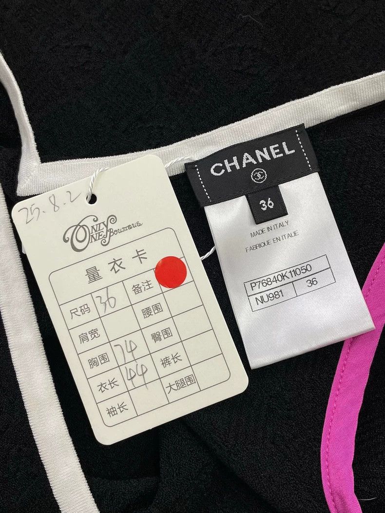 Chanel Chanel 24P black dark pattern V-neck knitted vest Size XS / US 0-2 / IT 36-38 - 4 Thumbnail