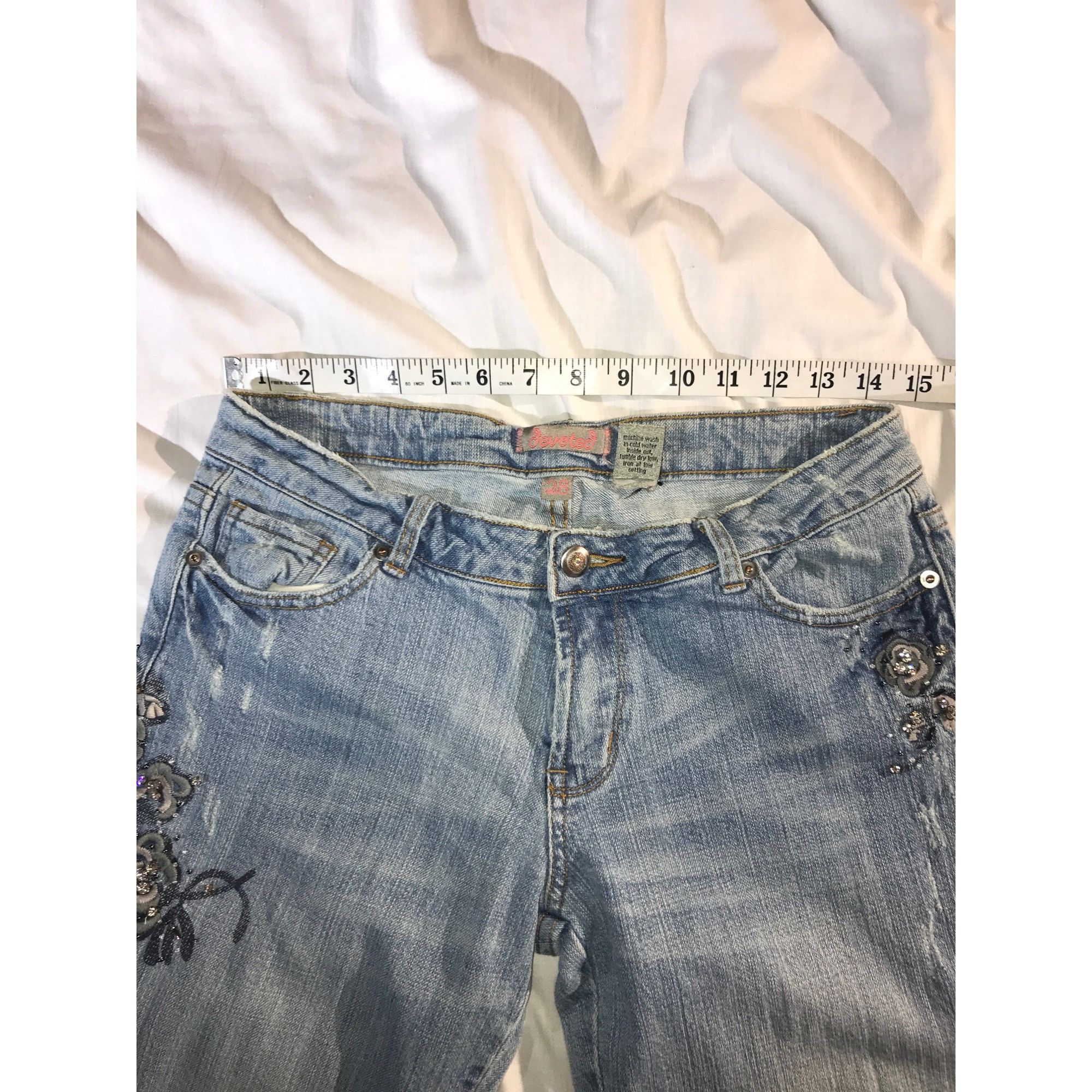 Vintage Devoted Women Embroidered Floral Rhinestones Distressed Jean Size 28" / US 6 / IT 42 - 4 Thumbnail