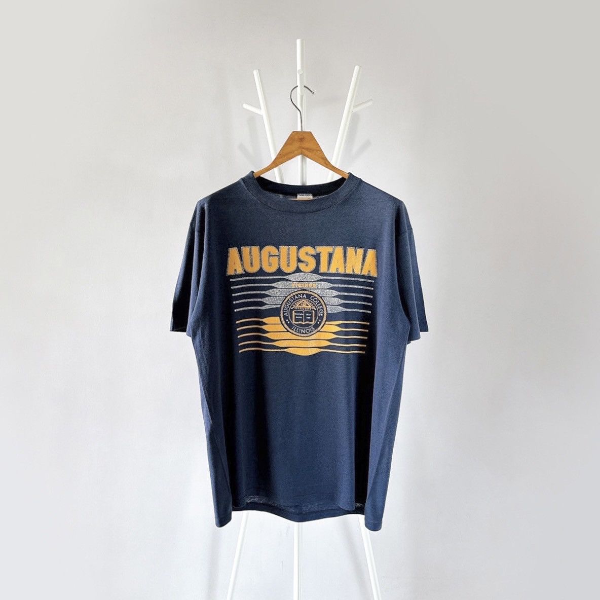 Jerzees 90s Augustana College crewneck t-shirt/ L Size US L / EU 52-54 / 3 - 1 Thumbnail