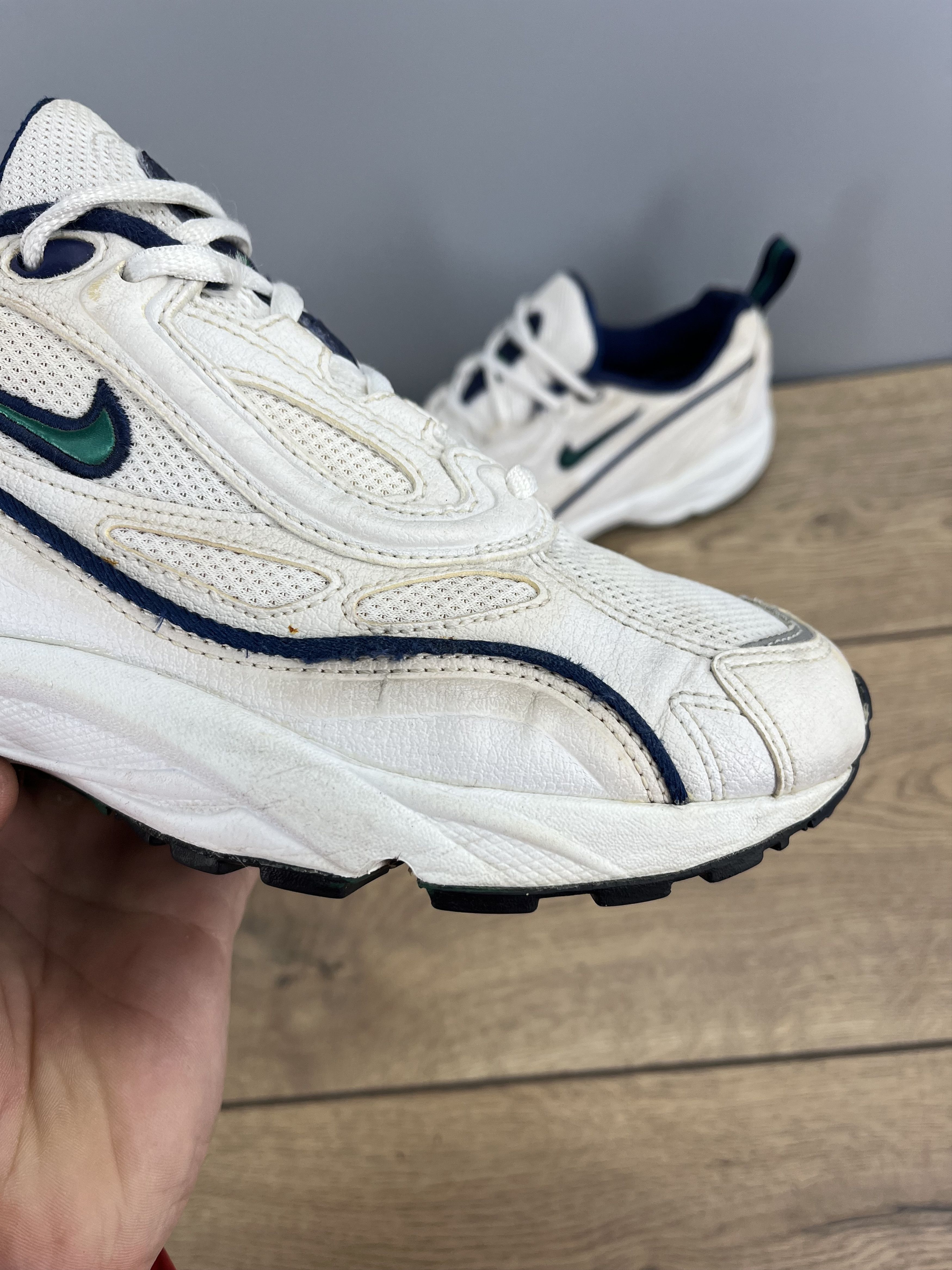 Nike Vintage Nike Air Sneakers US 9.5 EU 41 Retro 90s White Size US 9.5 / IT 39.5 - 3 Thumbnail