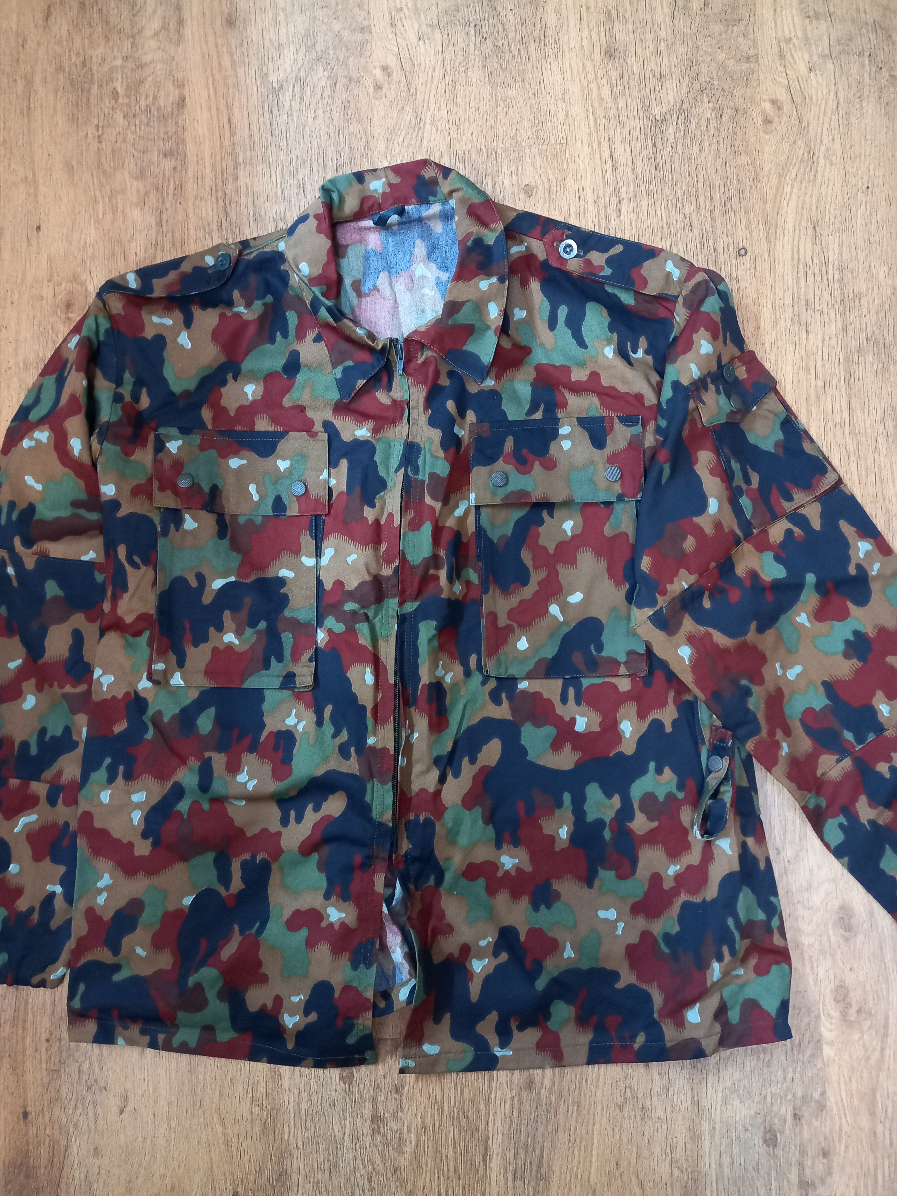 Vintage Swiss Army TAZ83 Alpenflage Combat Jacket