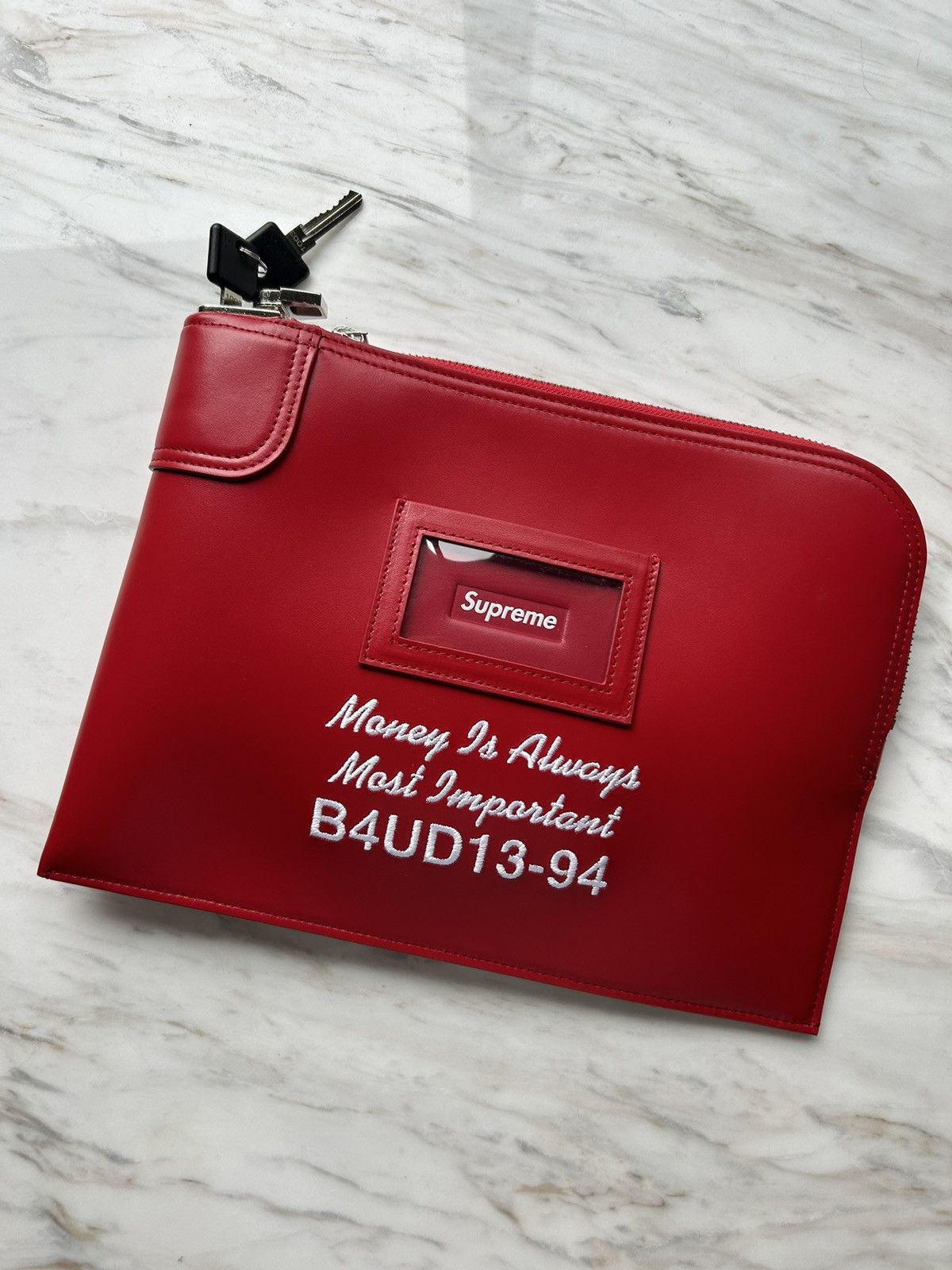 バッグ Supreme Leather Money Bag red Unboxing the Supreme Leather Money Bag Red - YouTube