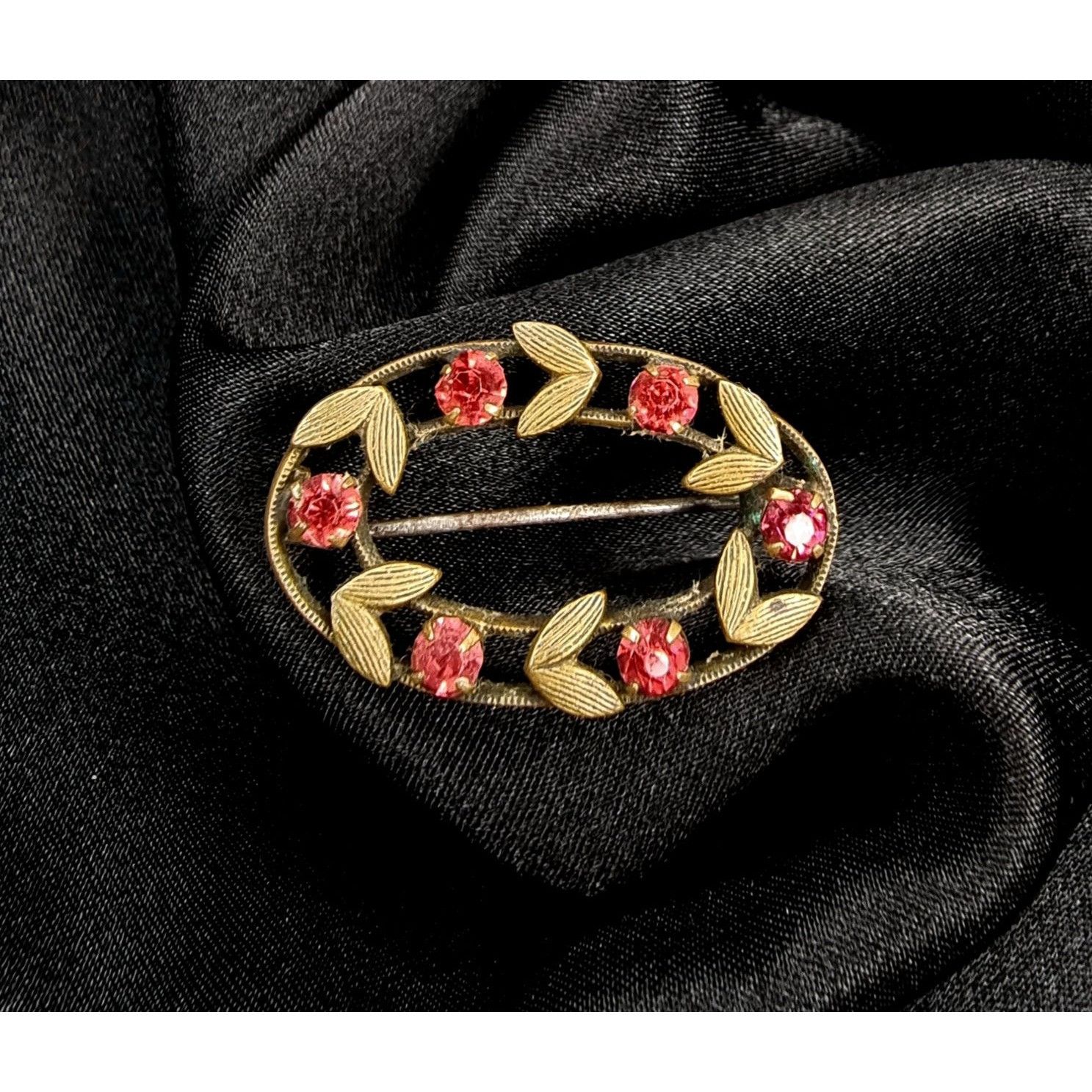 Vintage Antique Early 20th Century Oval Gold-Tone Brooch With Pink R Size ONE SIZE - 1 Thumbnail
