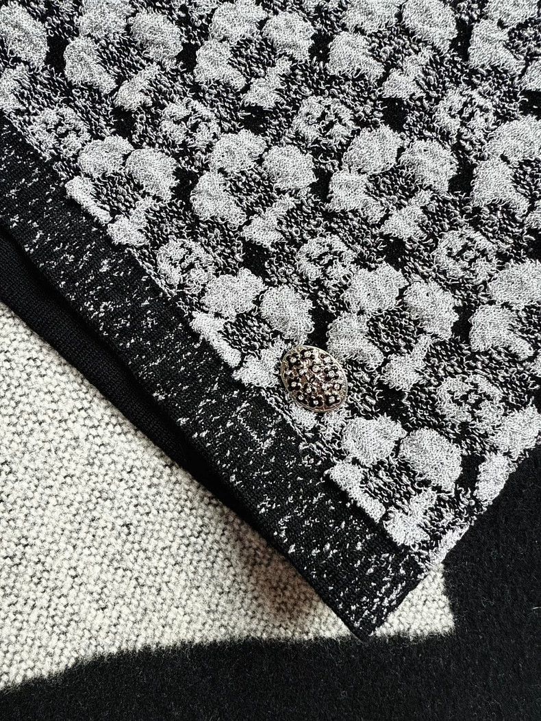 Chanel Chanel 23K camellia double C silver silk versatile vest Size XS / US 0-2 / IT 36-38 - 6 Thumbnail