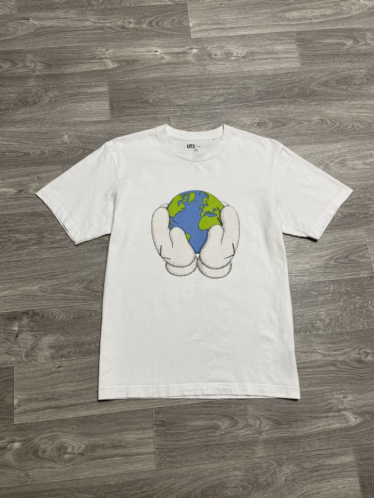Kaws × Uniqlo Kaws x Uniqlo Peace For All T-Shirt Size US M / EU 48-50 / 2 - 1 Thumbnail
