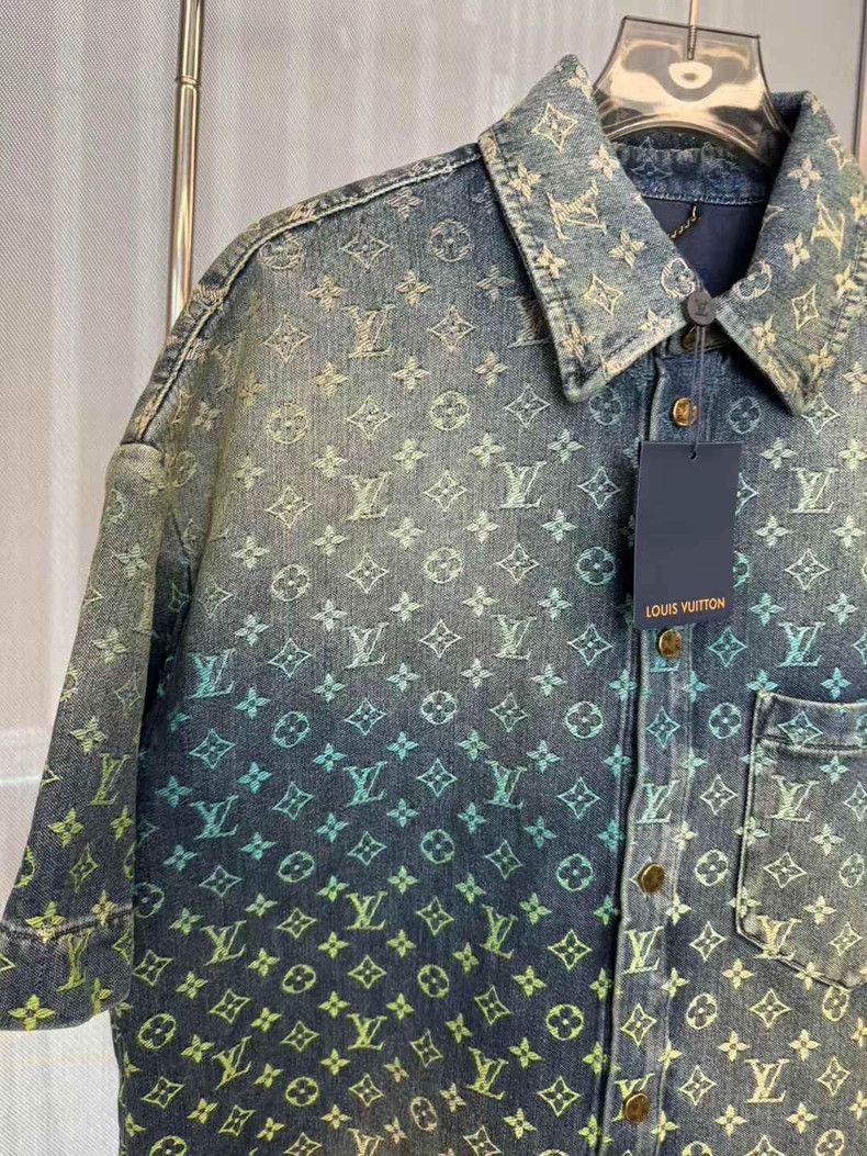 Louis Vuitton Louis Vuitton Color gradient denim short sleeve shirt Size US L / EU 52-54 / 3 - 3 Thumbnail