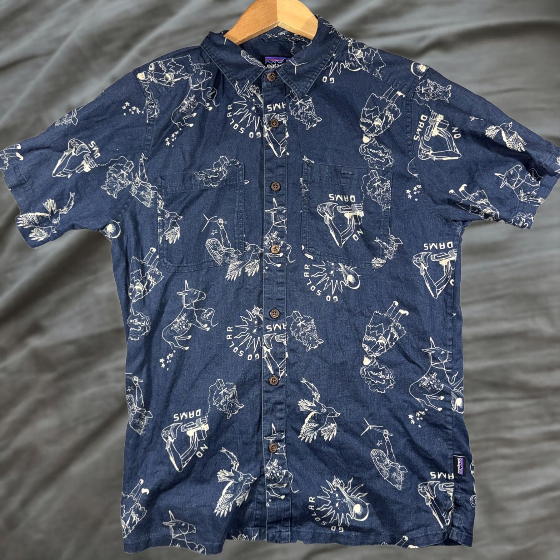Patagonia Patagonia Shirt Mens Small Blue Go Solar Graphic Short Sleeve Button Up Casual Size US S / EU 44-46 / 1 - 1 Thumbnail