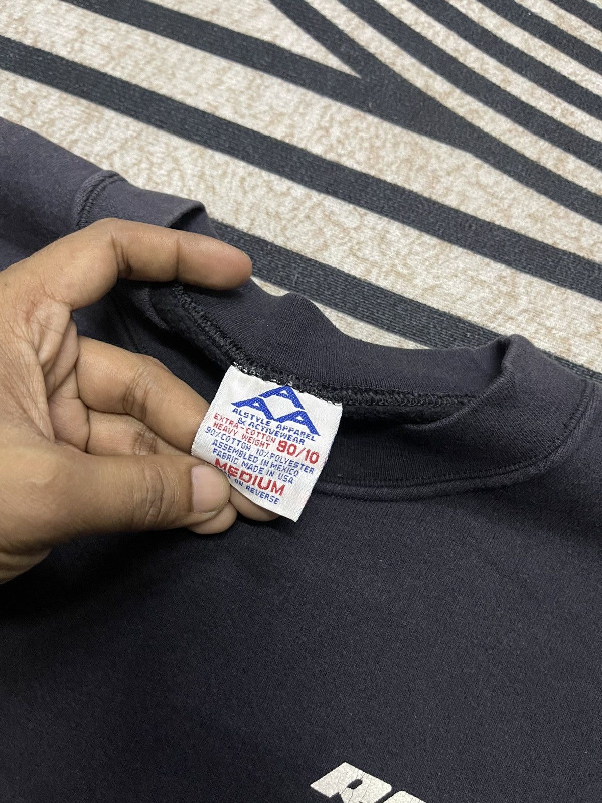 Vintage 90s RC- M LOGO SWEATSHIRT SURF SKATE DESIGN SUN FADED Size US M / EU 48-50 / 2 - 7 Thumbnail