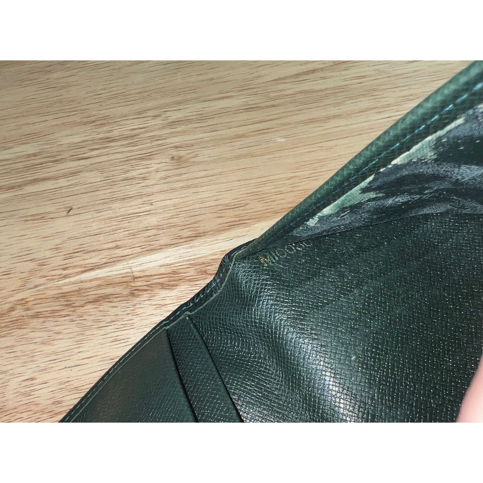 Louis Vuitton Authentic Louis Vuitton Check-book Wallet Epi Taiga Size ONE SIZE - 8 Thumbnail