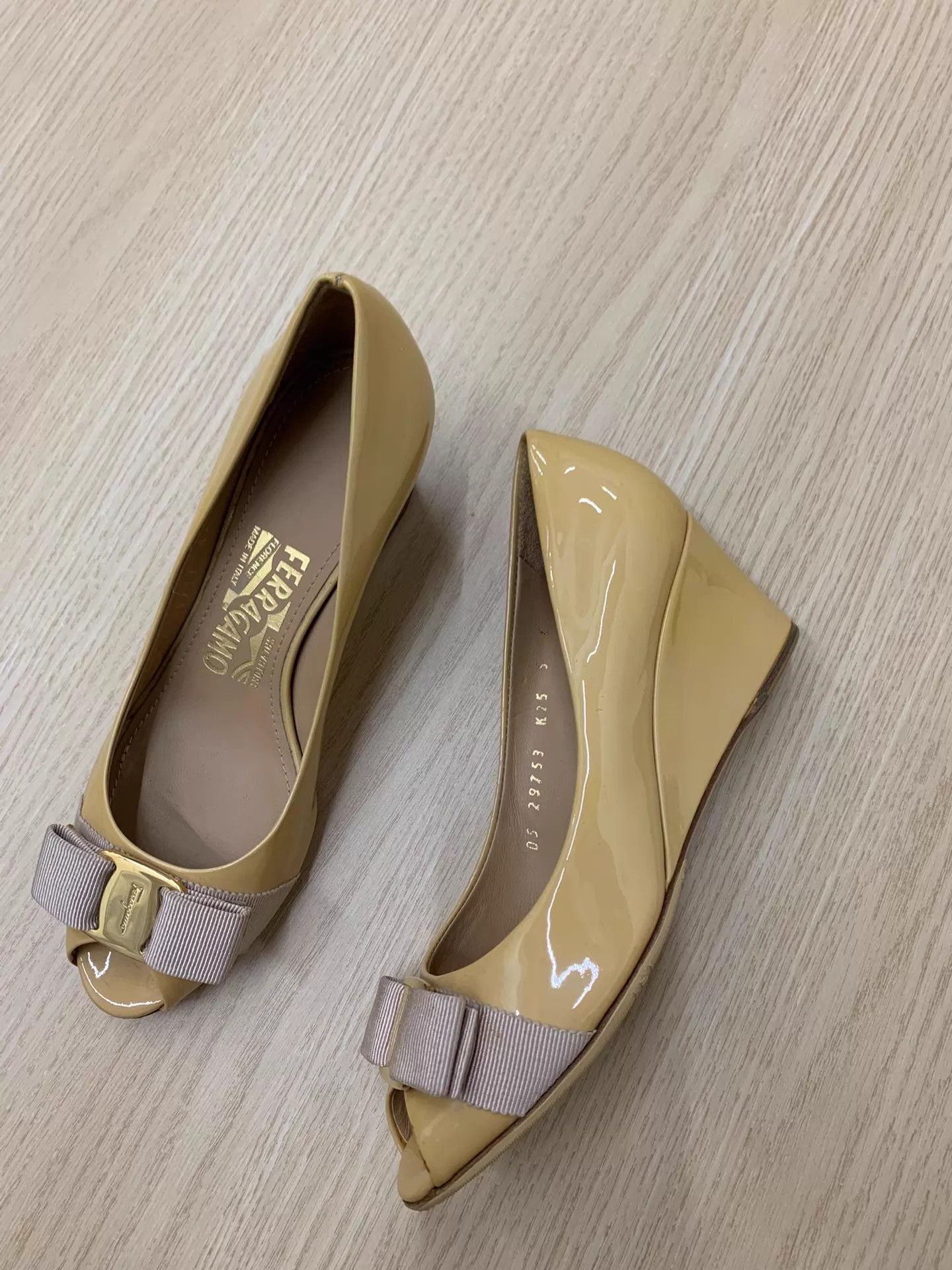 Salvatore Ferragamo FERRAGAMO Yellow Open Toe Bow Heels US 5 Size US 5 / IT 35 - 2 Thumbnail