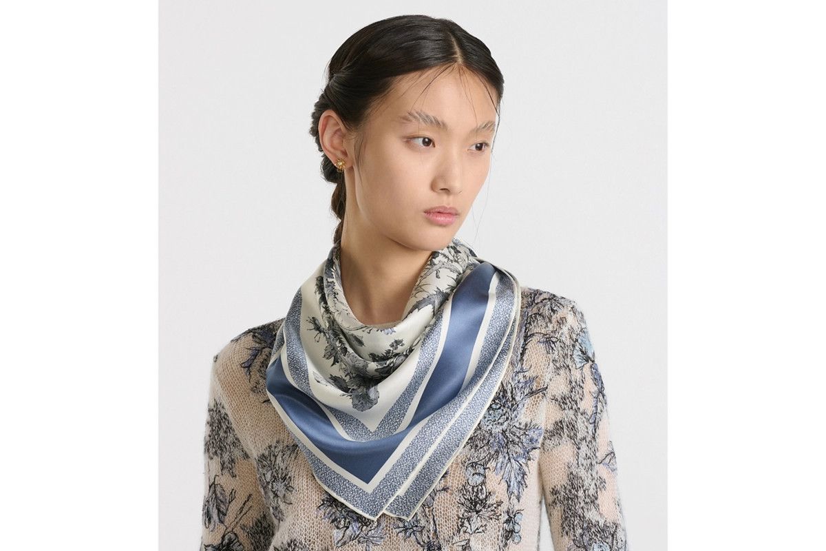 Dior o1bcso1str0226 Size:OS/90 Square Scarf in White/Blue Size ONE SIZE - 3 Thumbnail