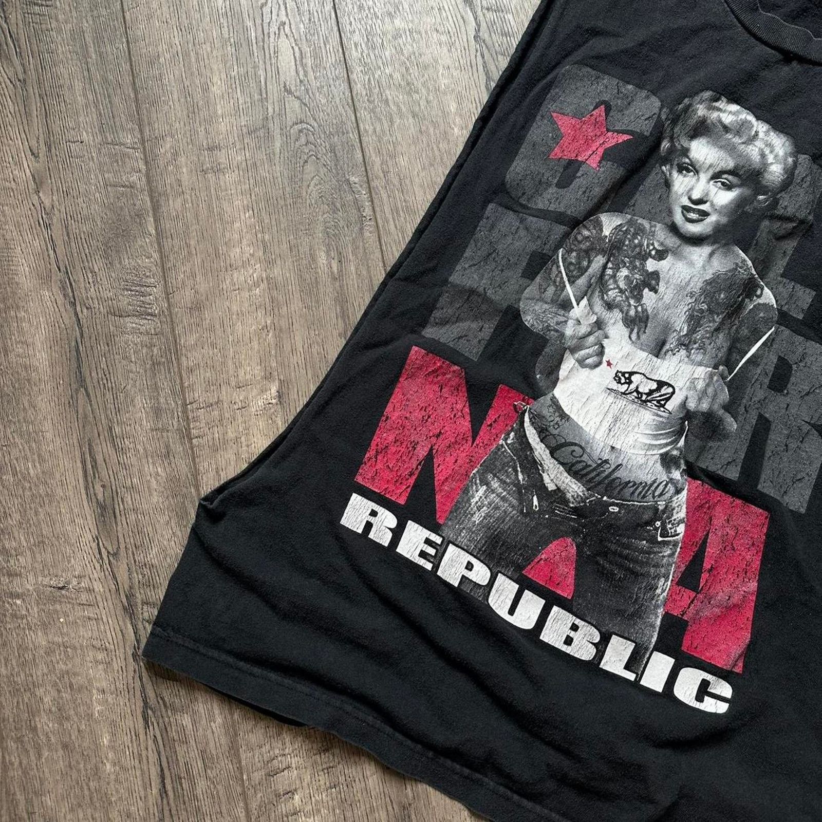 Vintage Swag Vintage Epic Y2K Cali Tattoo Girl Cutoff Tank Top Shirt Size US L / EU 52-54 / 3 - 4 Thumbnail