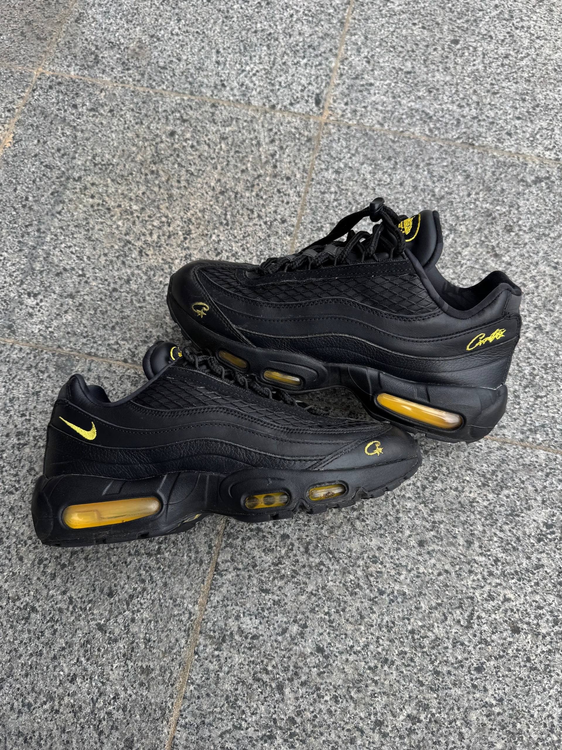Corteiz × Nike Nike Air Max 95 x Corteiz Black Tour Yellow Honey FB2709-003 Size US 7 / EU 40 - 2 Thumbnail
