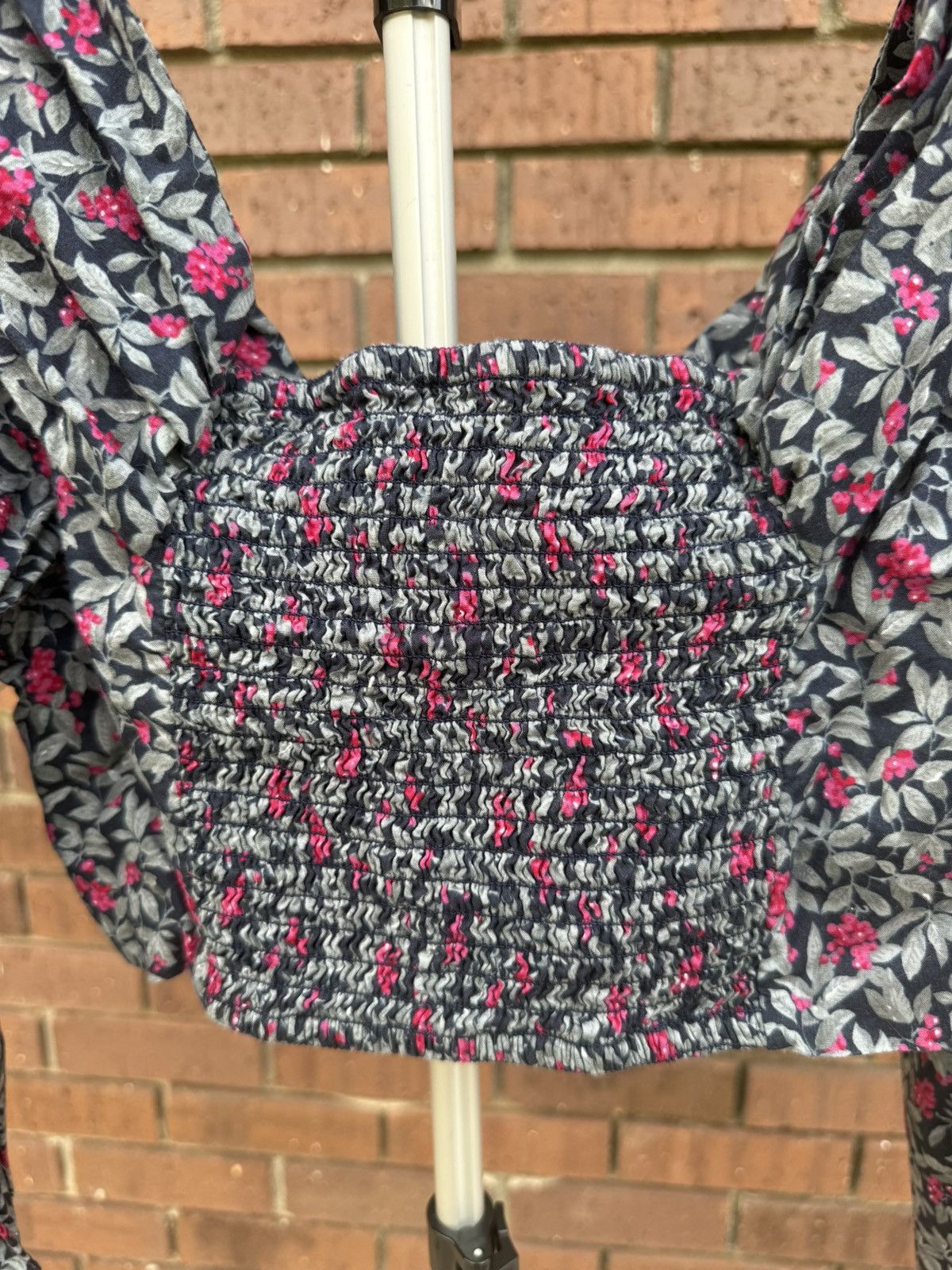 Lovers and Friends Lovers + Friends Puff Sleeve Crop Top Off Shoulder Floral Size S / US 4 / IT 40 - 7 Thumbnail