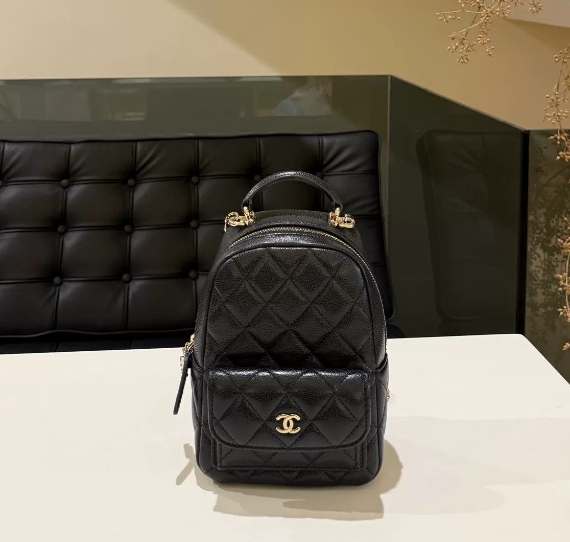 Chanel Pre-loved Bag Very good condition Size ONE SIZE - 1 Thumbnail