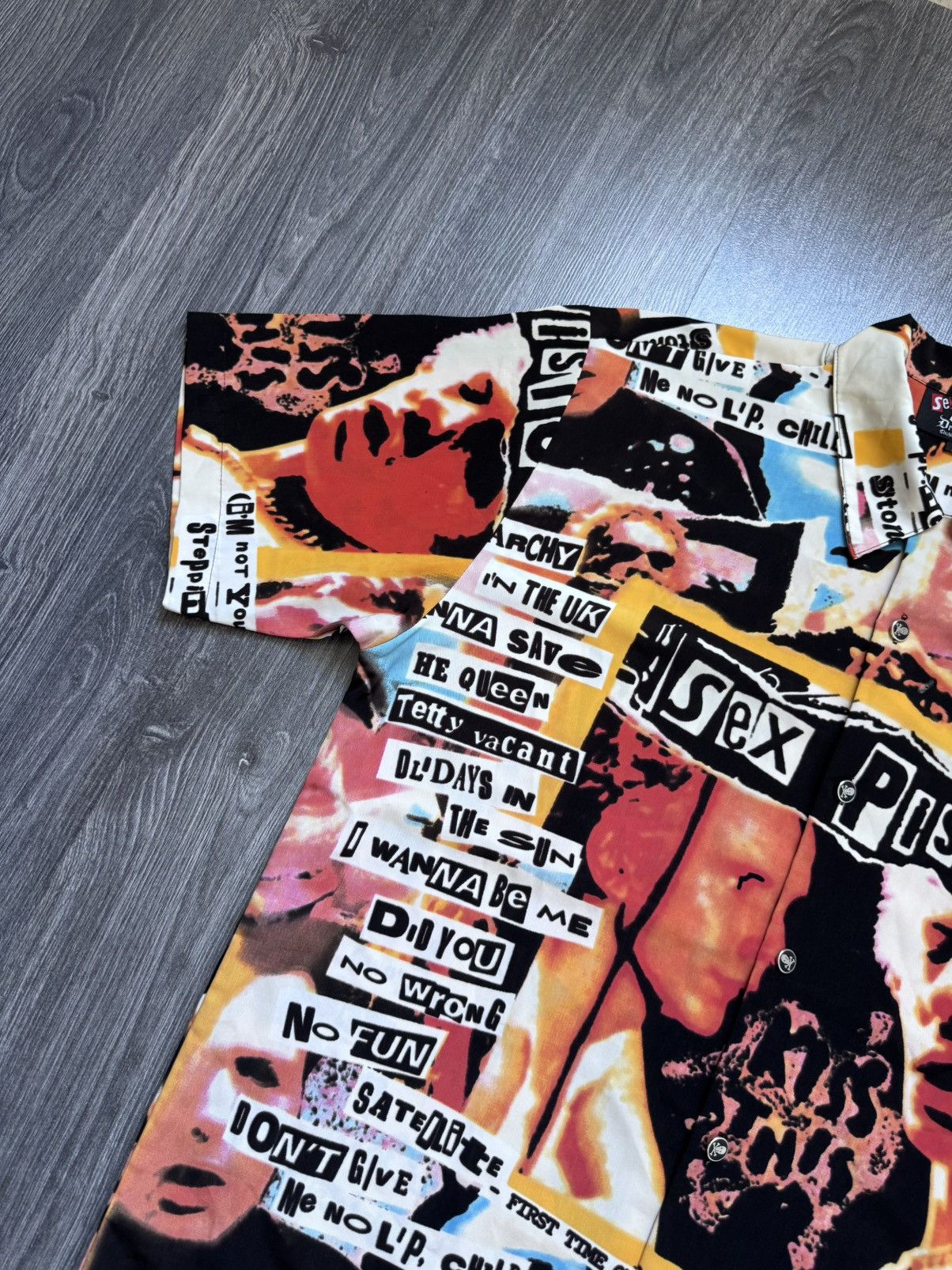 Band Tees 90s Vintage Dragonfly Sex Pistols Band tee Size US L / EU 52-54 / 3 - 5 Thumbnail
