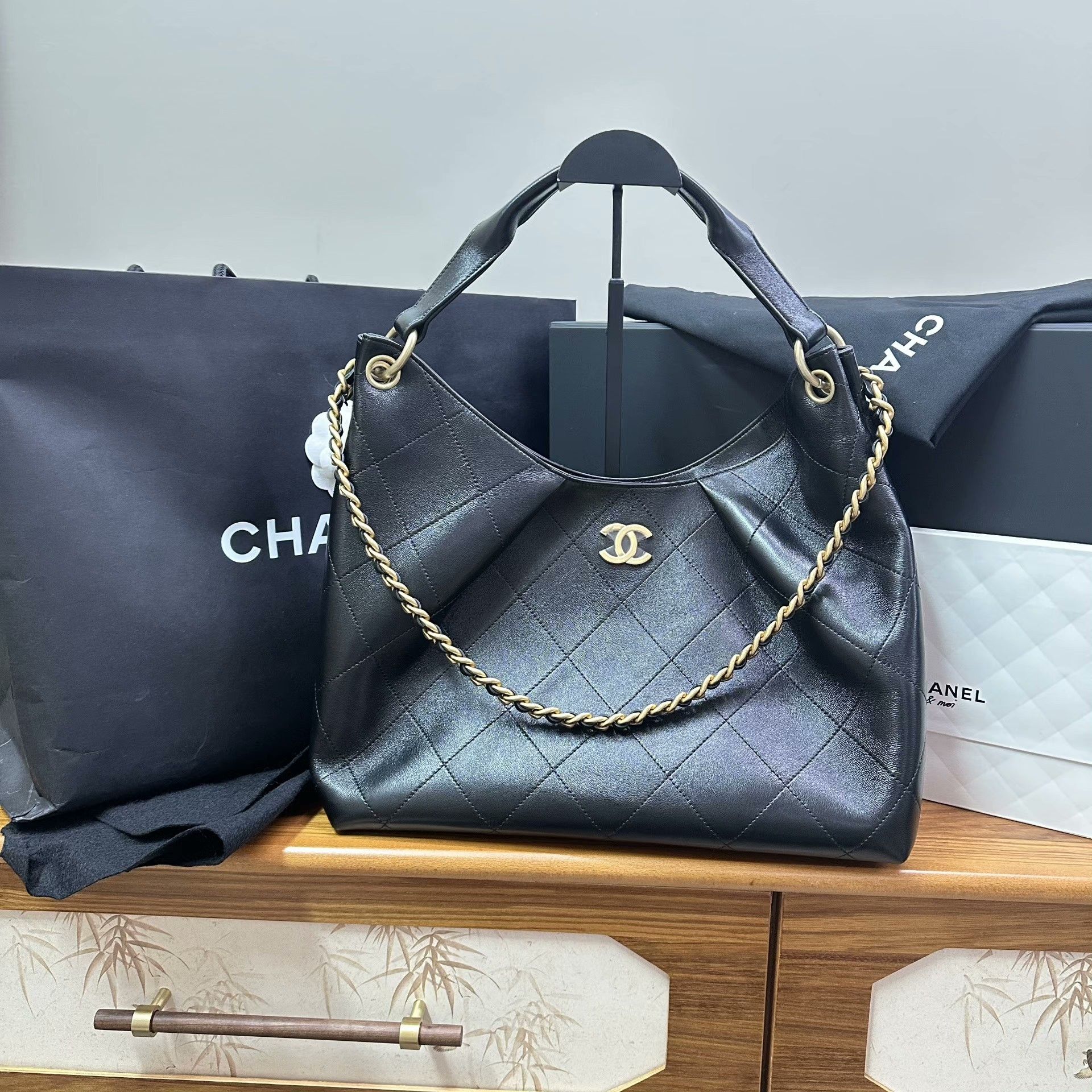 Chanel Pre-loved Bag Very good condition Size ONE SIZE - 1 Thumbnail
