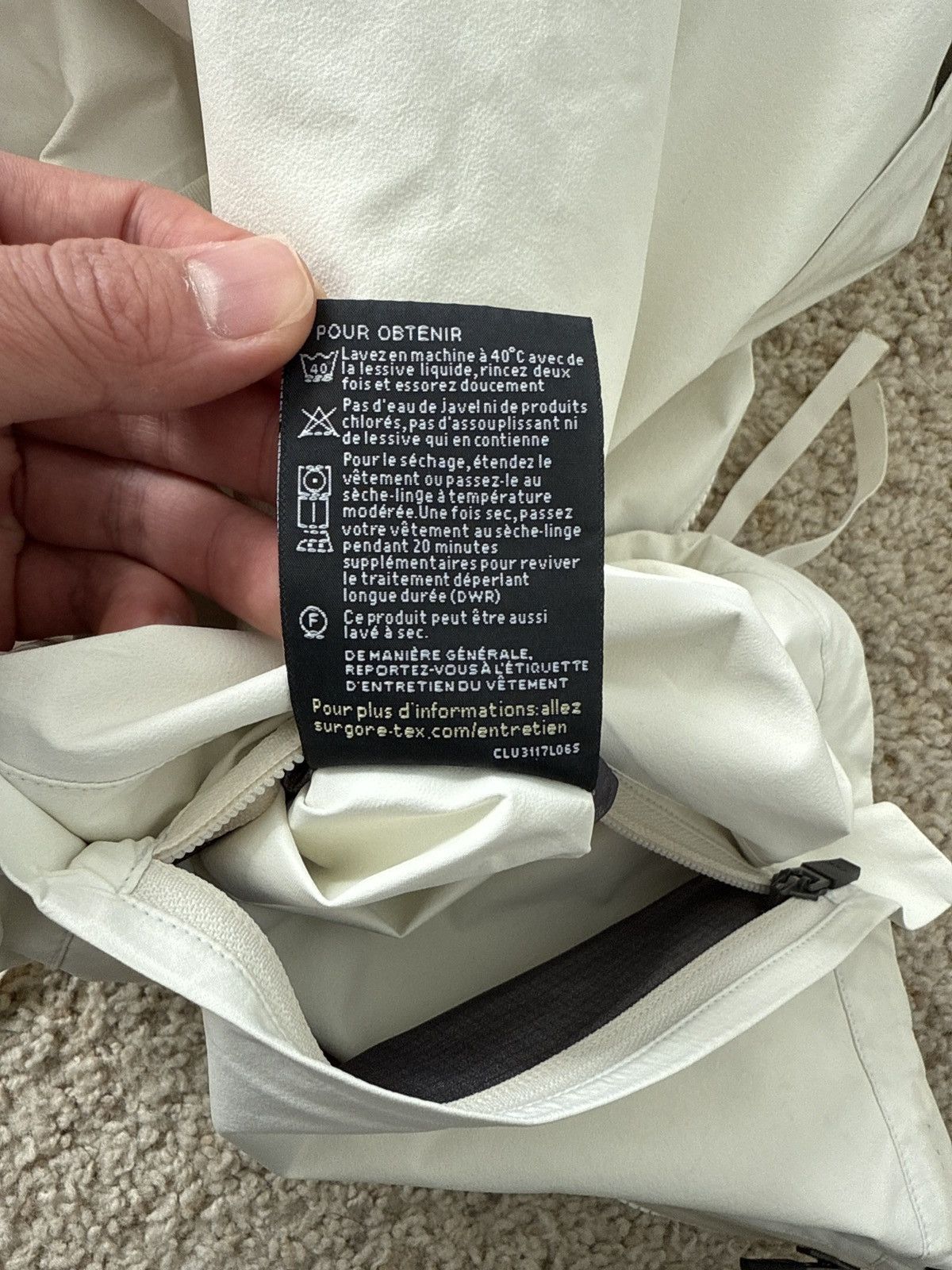 Acronym Acronym J47TS-GT-WHT WHITE S Small Size US S / EU 44-46 / 1 - 9 Thumbnail