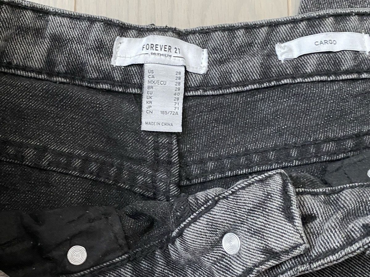 Forever 21 Forever 21 women’s black Cargo jeans Size 28" / US 6 / IT 42 - 4 Thumbnail