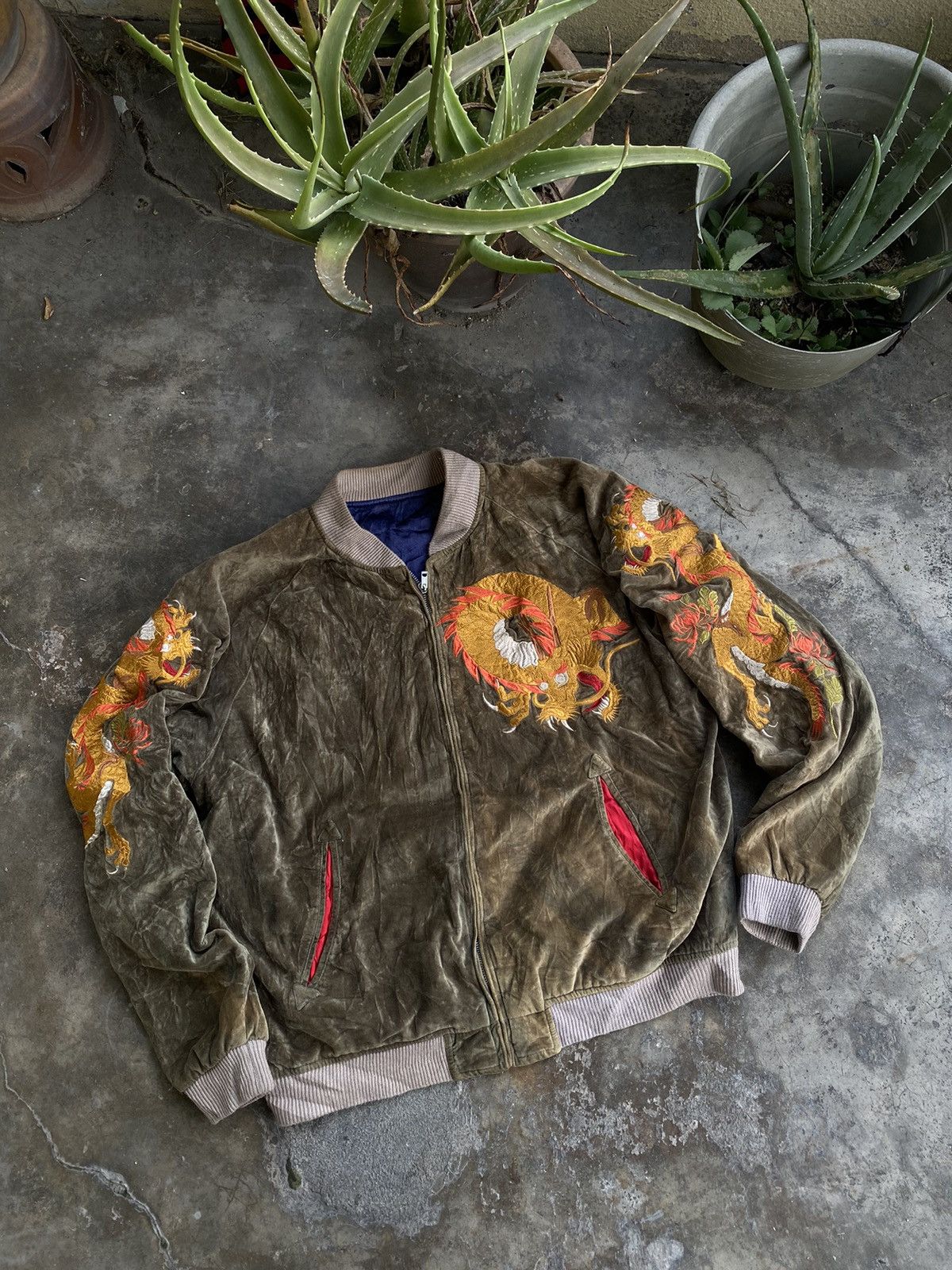 Vintage Vintage Dragon Velvet Souvenir Sukajan Jacket Size US L / EU 52-54 / 3 - 4 Thumbnail