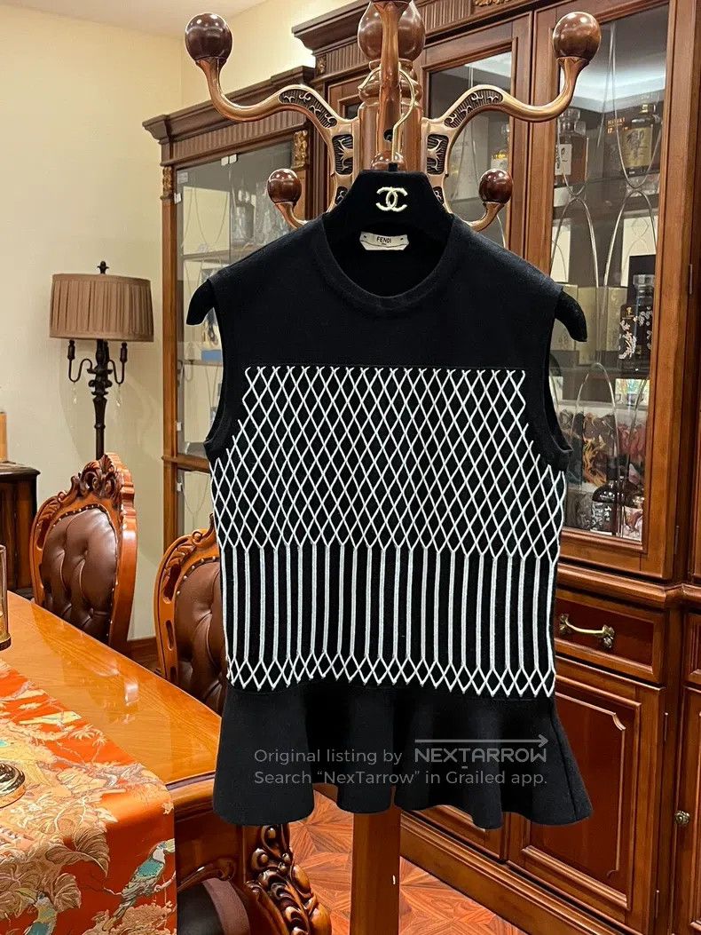 Fendi Fendi Vest Top Size XS / US 0-2 / IT 36-38 - 2 Thumbnail