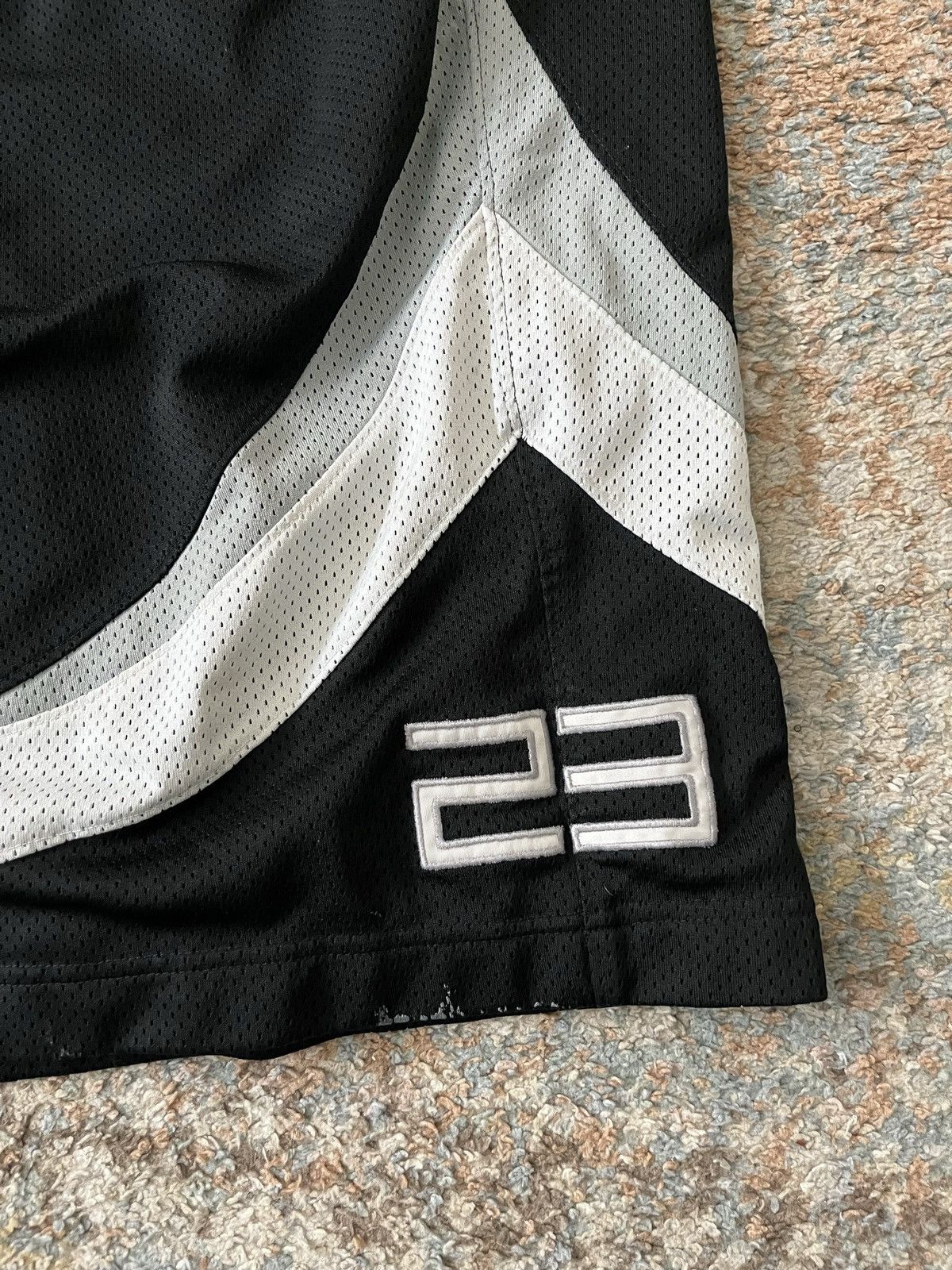 Jordan Brand VTG Jordan Shorts Y2K XL Black White Distressed Size US 34 / EU 50 - 2 Thumbnail