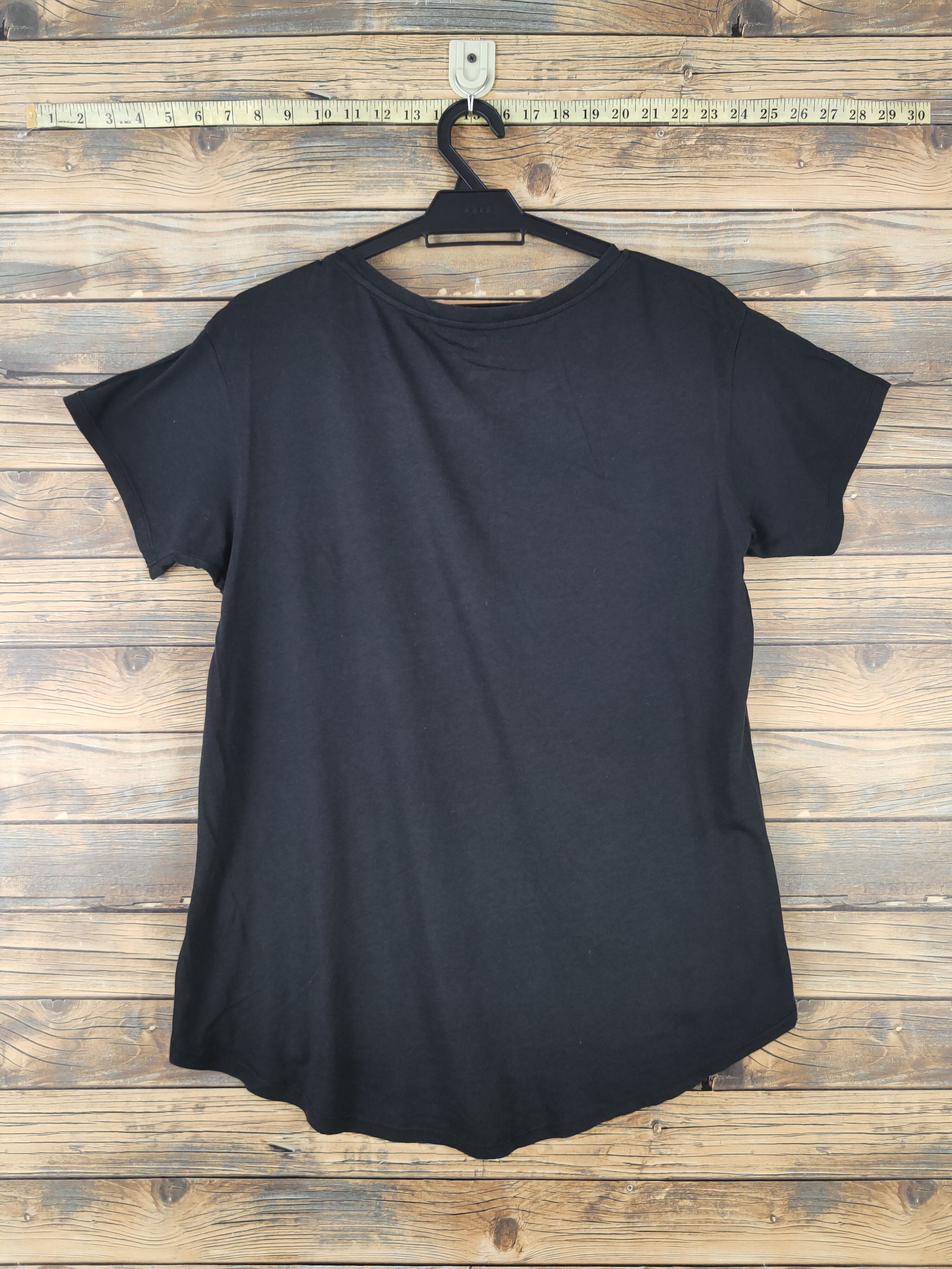 Japanese Brand DL Uniqlo Black Short Sleeve T-shirt #616 Size M / US 6-8 / IT 42-44 - 7 Thumbnail