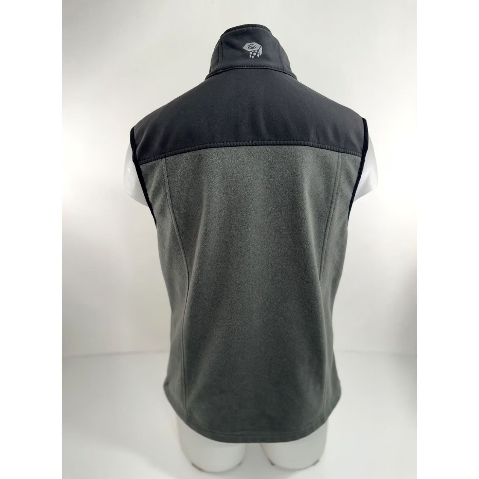 Mountain Hardwear Mountain Hardwear Vest Mens M Full Zip Embroidered Gray Size US M / EU 48-50 / 2 - 3 Thumbnail