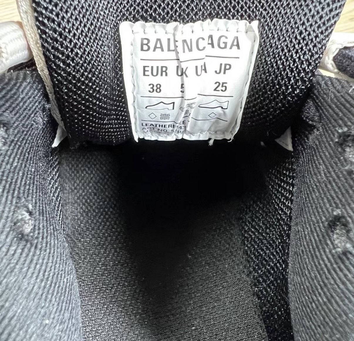 Balenciaga Balenciaga Track Off-white & Black Dad Sneakers J41 Size US 8 / IT 38 - 6 Thumbnail