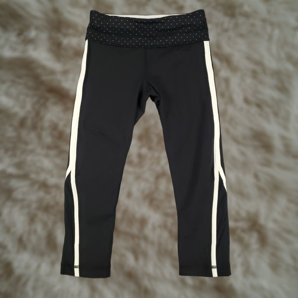 Lululemon Lululemon Leggings Shirt Capri Black Womens Size 4 Pockets Athleisure Logo Modern Capris Size 27" / US 4 / IT 40 - 1 Thumbnail