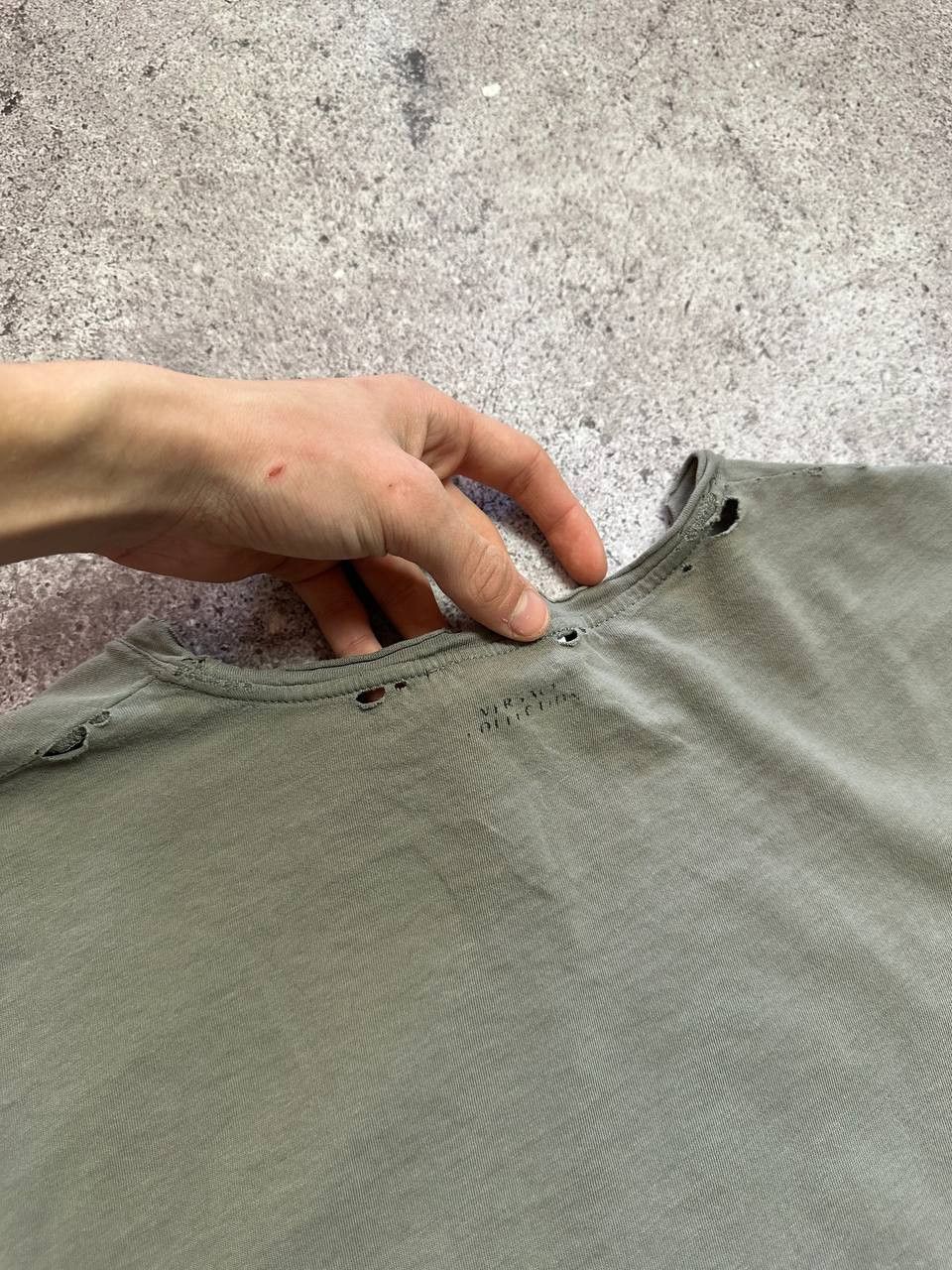 Versace Versace Gray Logo T-Shirt Distressed Size US M / EU 48-50 / 2 - 14 Thumbnail