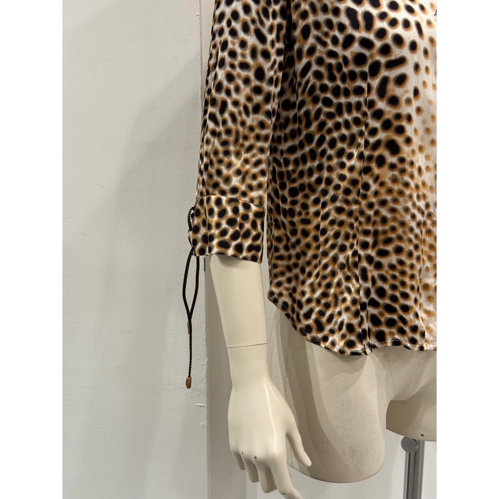 Roberto Cavalli 2000s Roberto Cavalli Leopard Print silk shirt Size M / US 6-8 / IT 42-44 - 4 Thumbnail