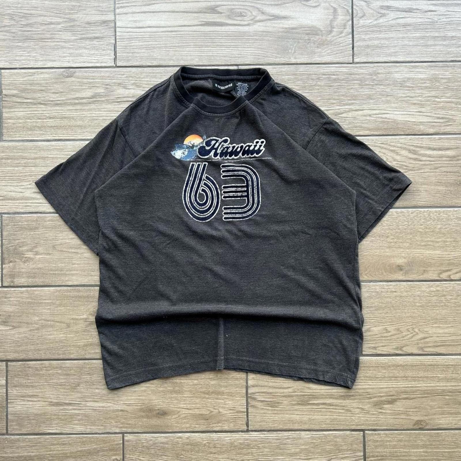 Designer Vintage No Boundaries Hawaii Surfwear T-Shirt Size US M / EU 48-50 / 2 - 1 Thumbnail