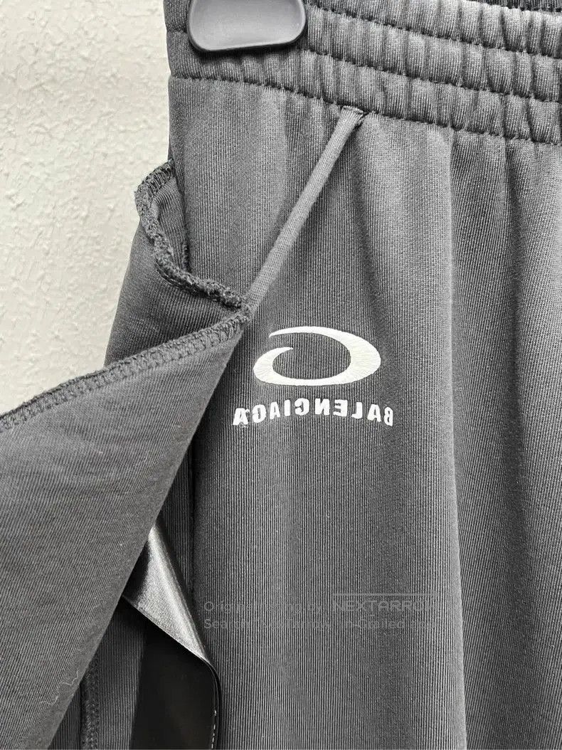 Balenciaga Balenciaga Embroidered Logo Sweatpants. Size US 30 / EU 46 - 3 Thumbnail